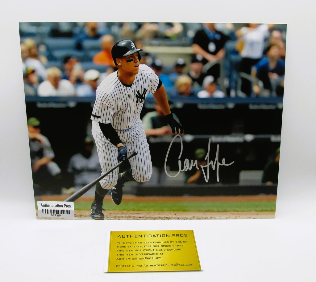 Aaron Judge Signed 8x10 Photo With COA (987354) (Yankees)