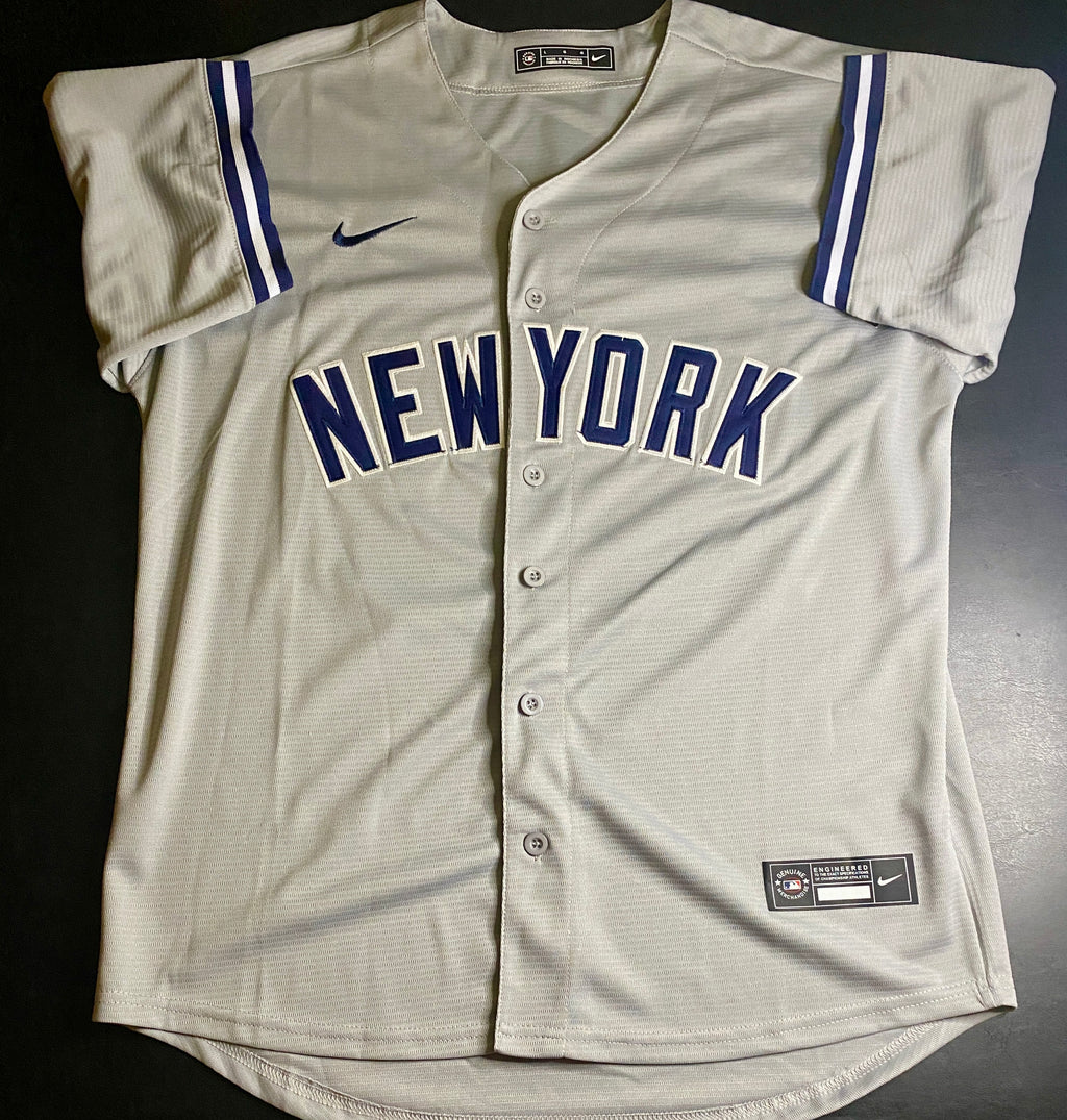Aaron Judge Signed Jersey With COA (12482) (Yankees)