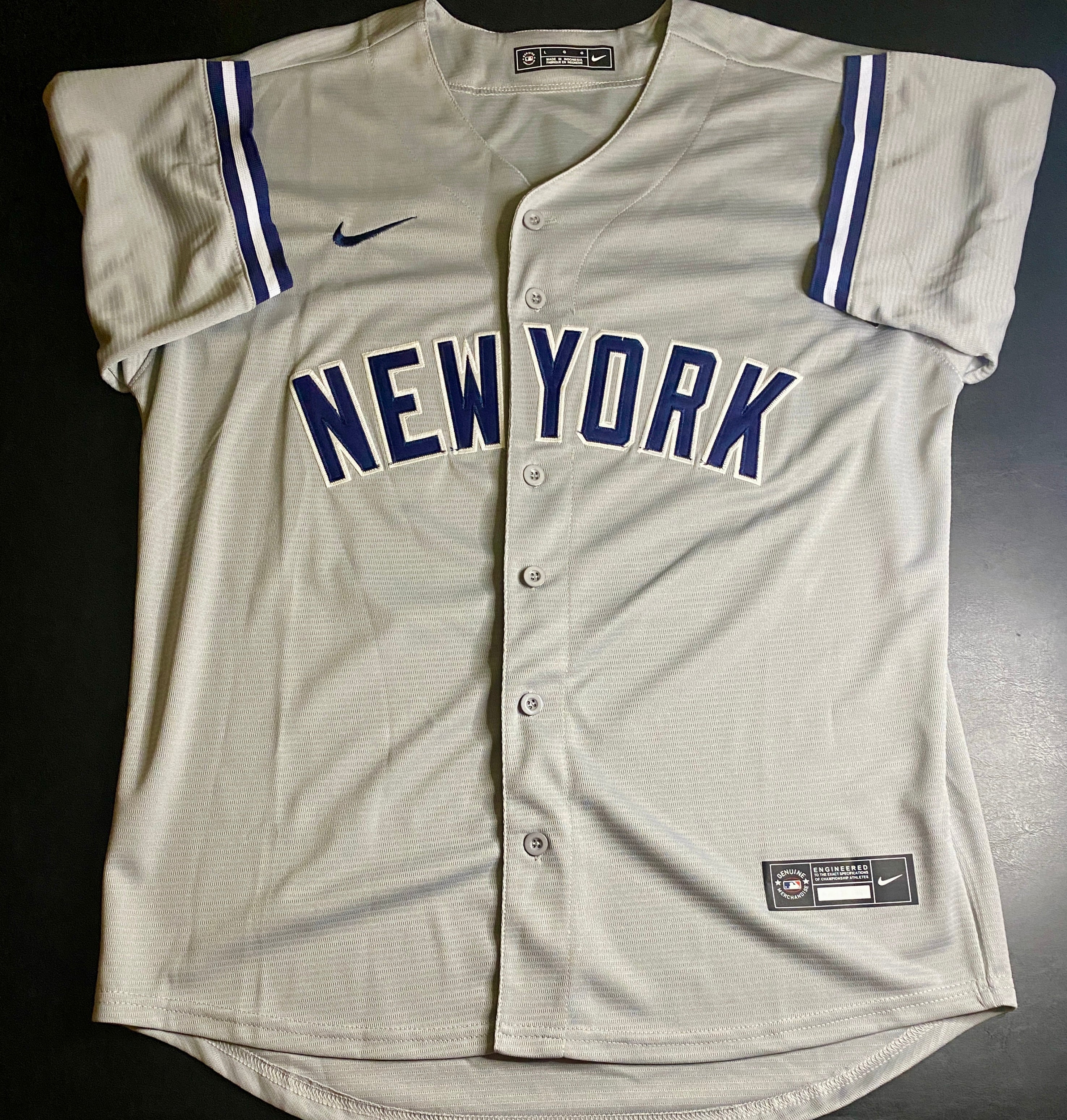 Aaron Judge Signed Jersey With COA (12482) (Yankees)