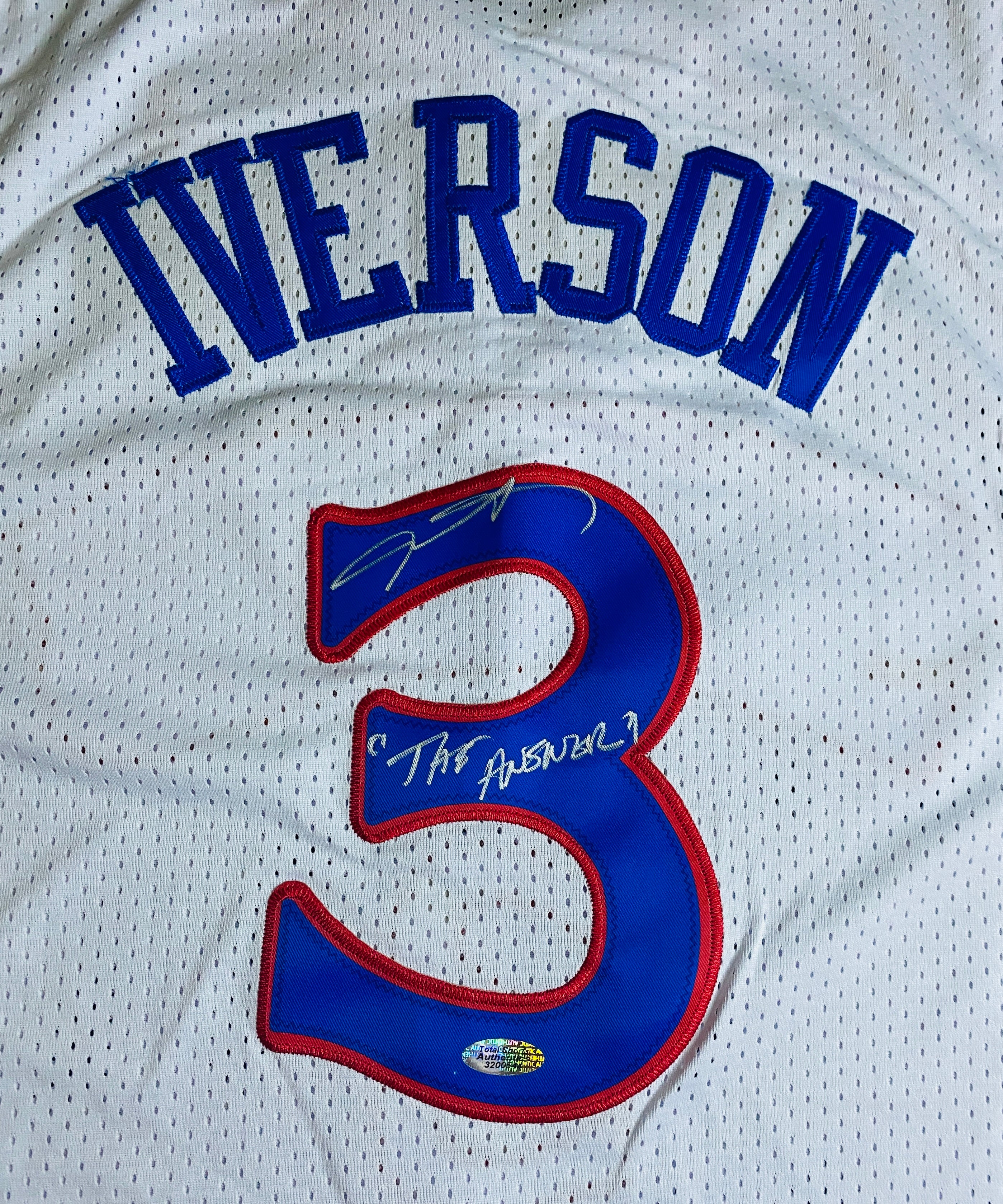 Allen Iverson Signed Jersey With COA (3200544) (Sixers)