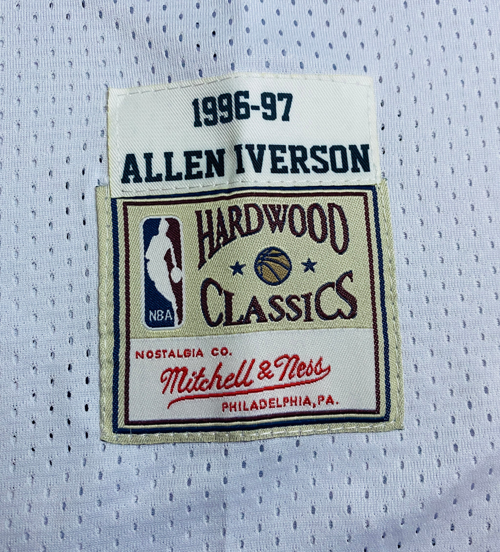 Allen Iverson Signed Jersey With COA (3200544) (Sixers)