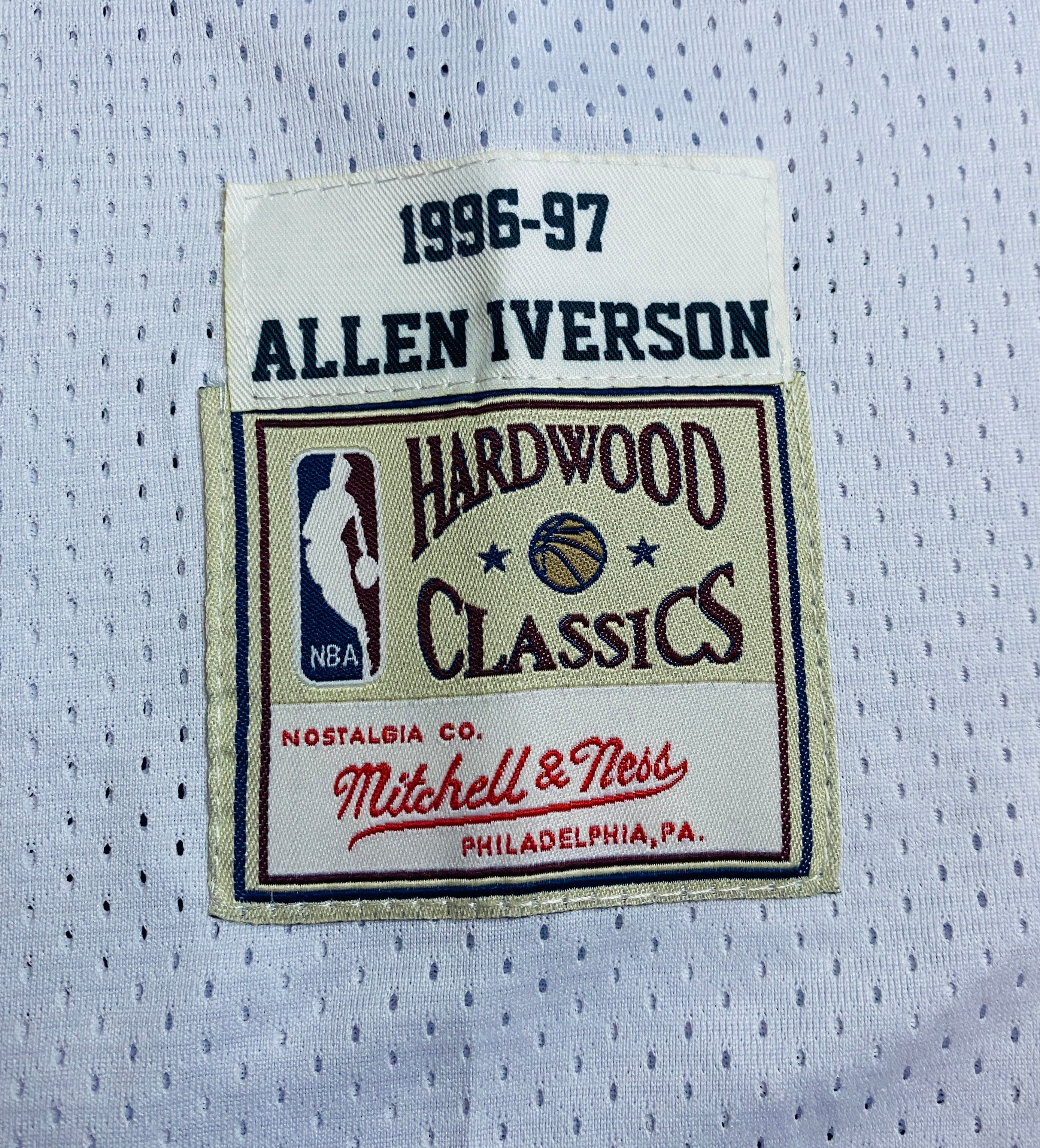 Allen Iverson Signed Jersey With COA (3200544) (Sixers)