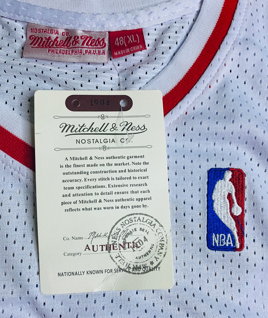 Allen Iverson Signed Jersey With COA (3200544) (Sixers)