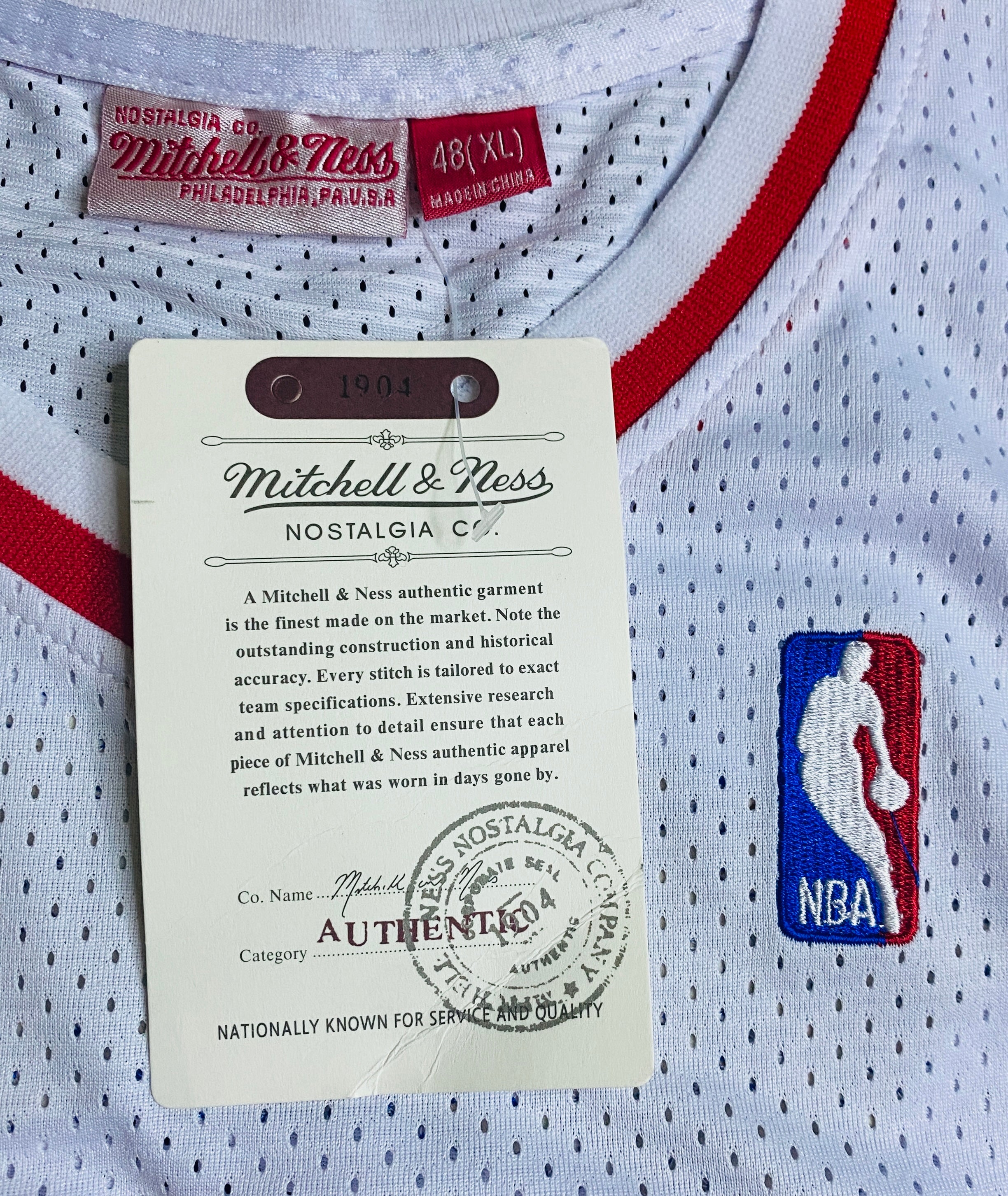 Allen Iverson Signed Jersey With COA (3200544) (Sixers)