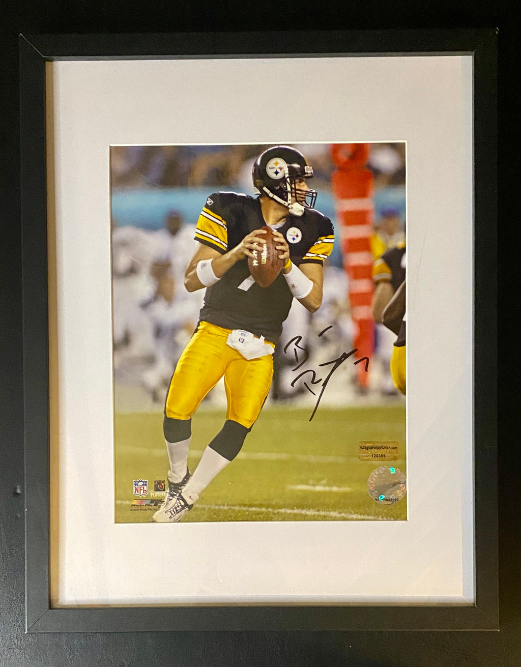 Ben Roethlisburger Signed and Framed 8x10 Photo With COA (120399) (Steelers)