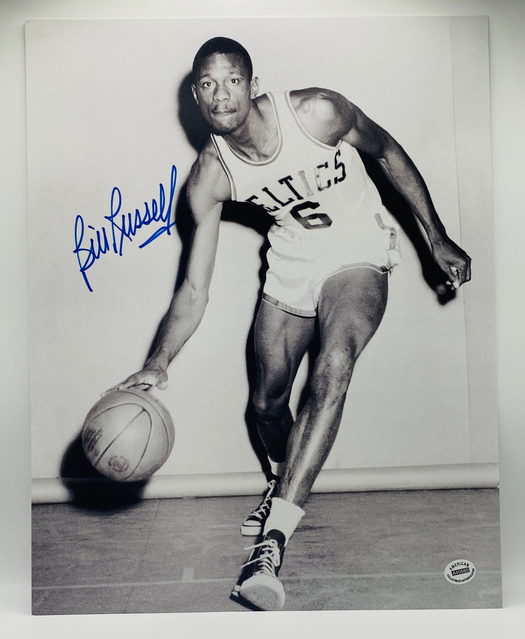 Bill Russell Signed 11x14 Photo With COA (A40680)