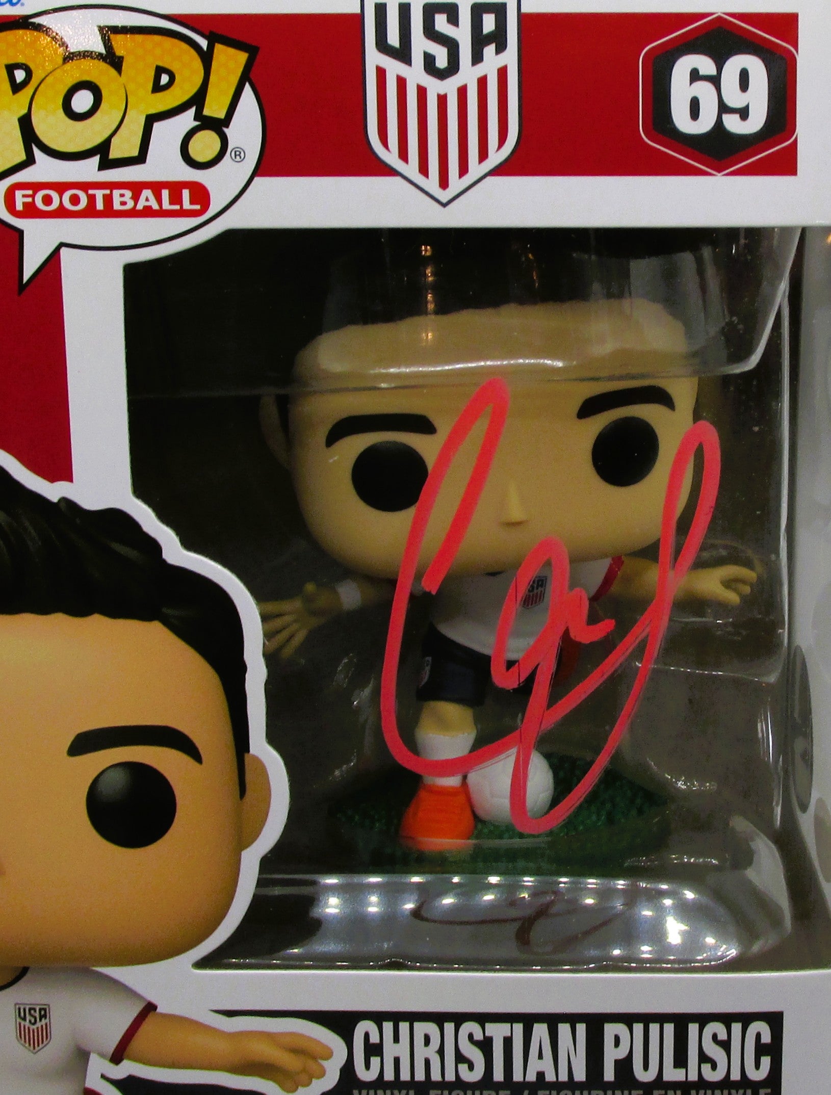 Christian Pulisic Signed Funko In Case With COA (A53838) (USA)