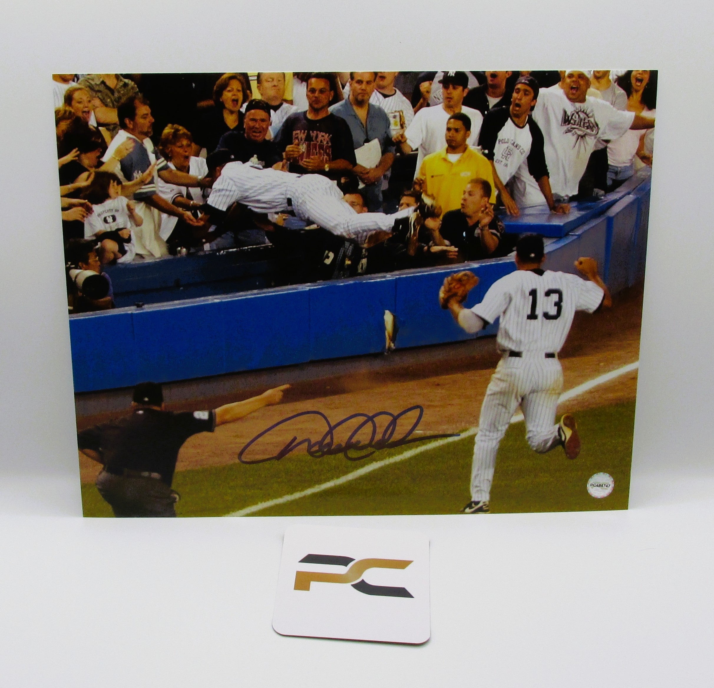 Derek Jeter Signed 8x10 Photo With COA (PC484747) (Yankees)