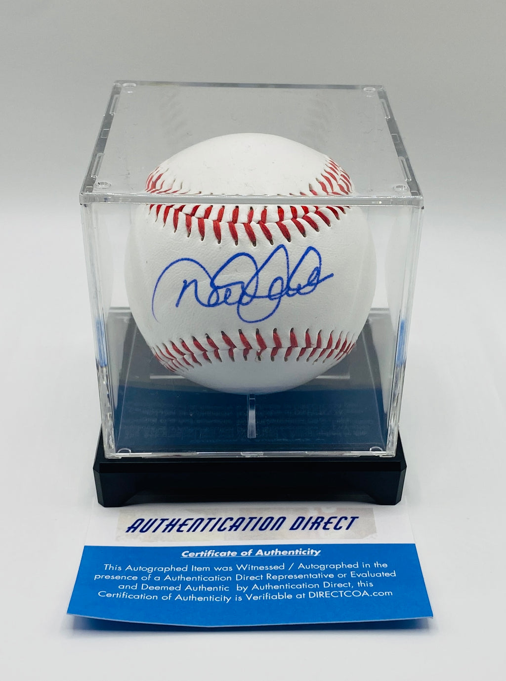 Derek Jeter Signed Baseball In Case With COA (2372827) (Yankees)