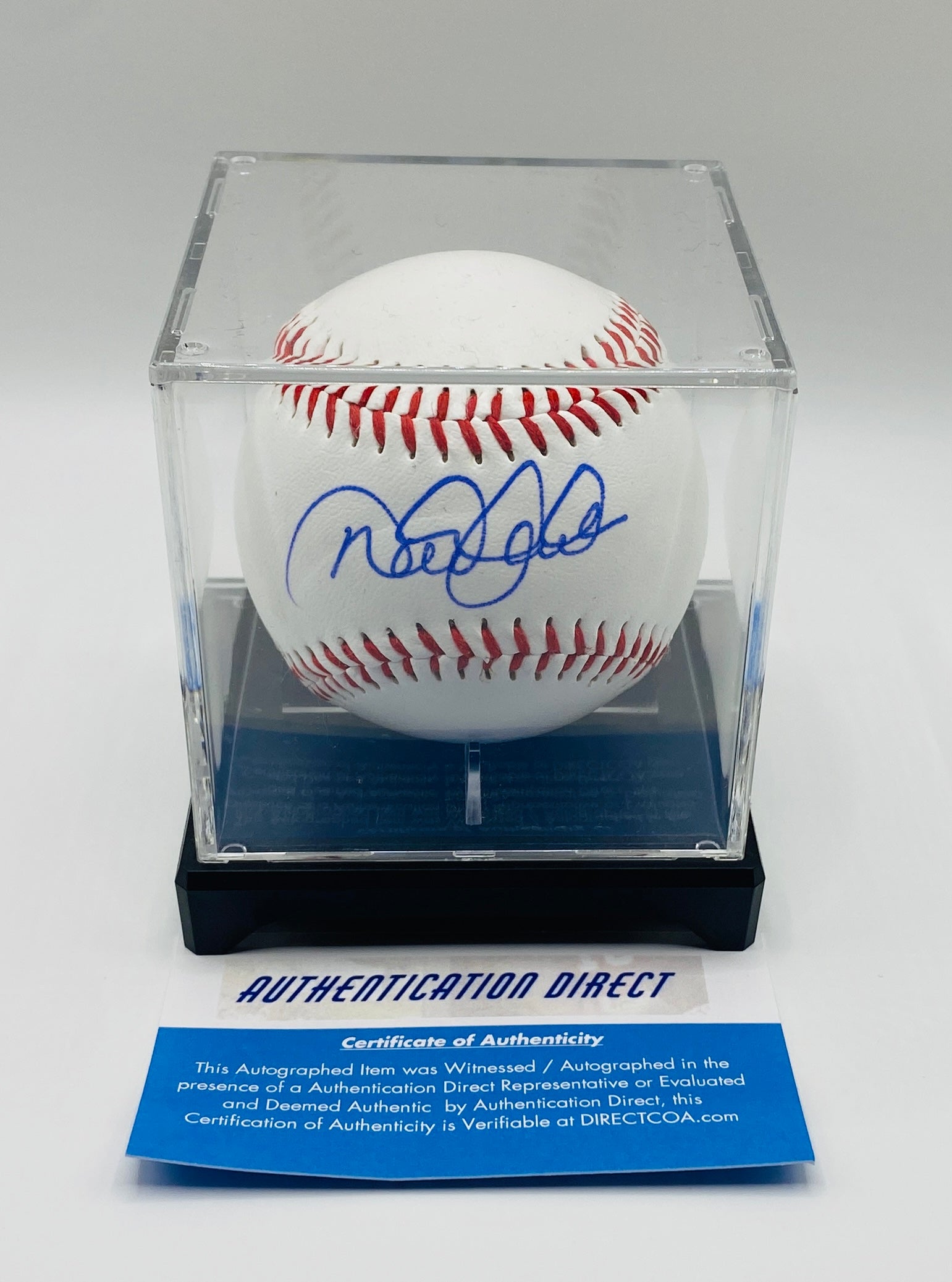 Derek Jeter Signed Baseball In Case With COA (2372827) (Yankees)