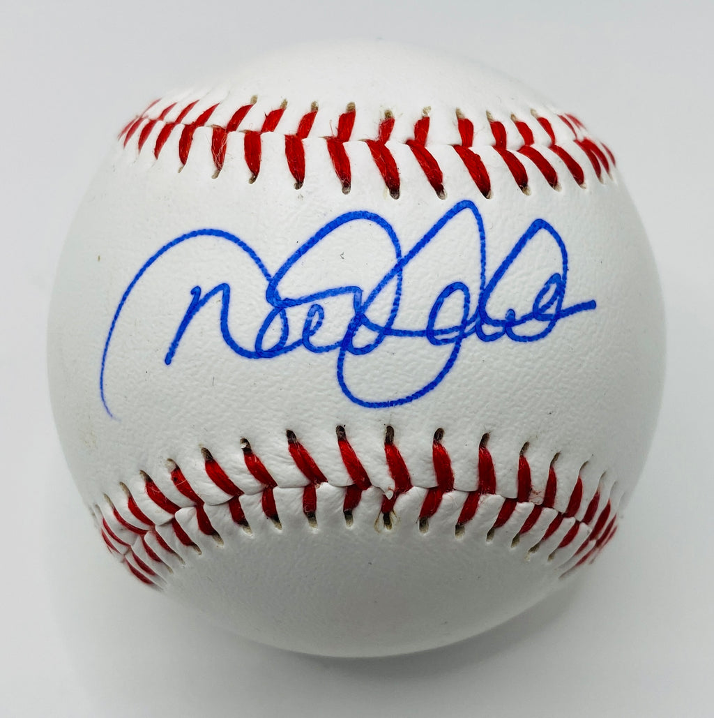 Derek Jeter Signed Baseball In Case With COA (2372827) (Yankees)