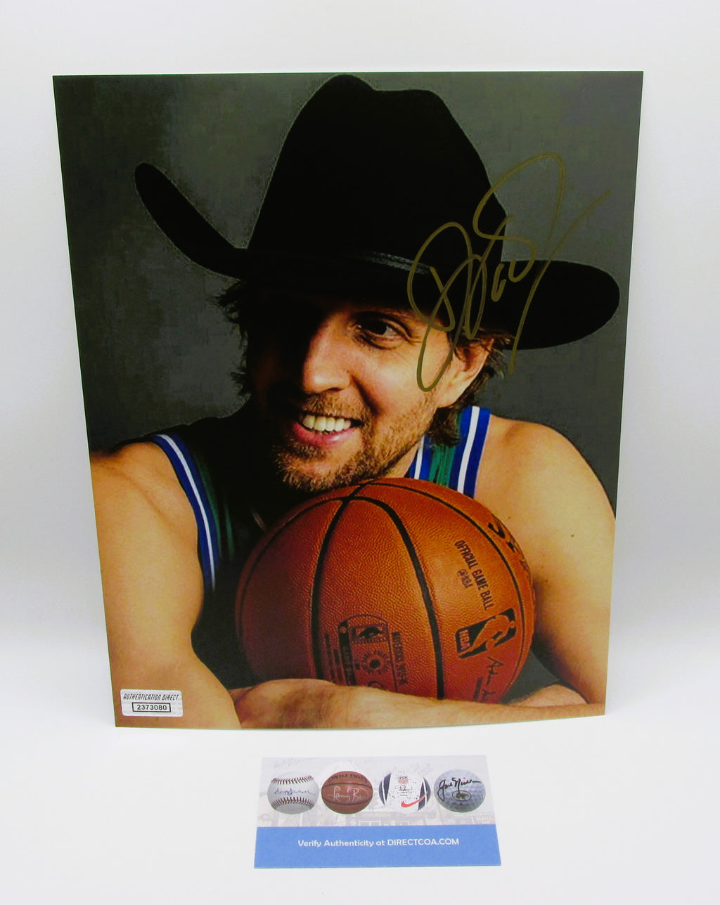 Dirk Nowitzki Signed 8x10 Photo With COA (2373080) (Mavericks)