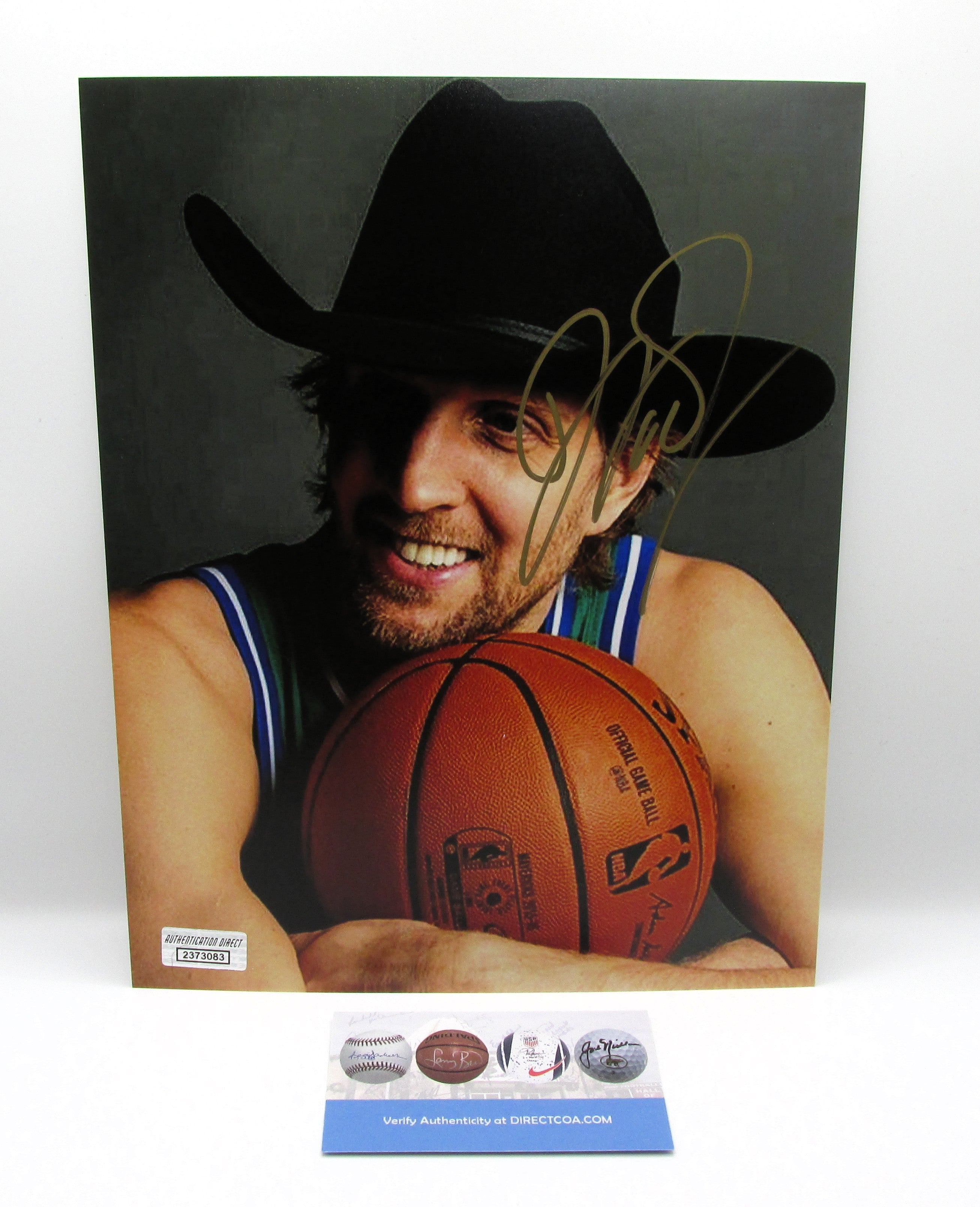 Dirk Nowitzki Signed 8x10 Photo With COA (2373083) (Mavericks)