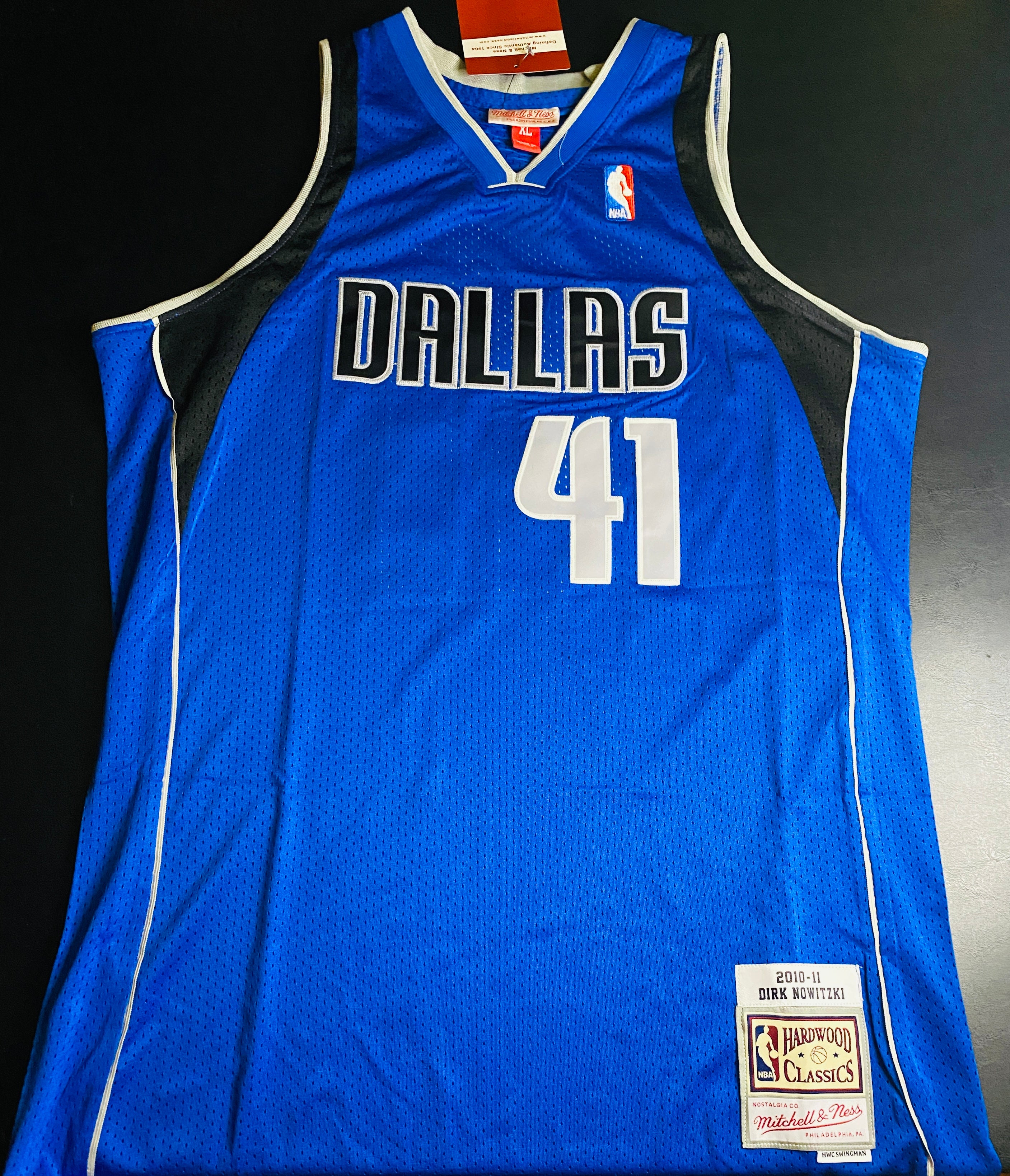 Dirk Nowitzki Signed Jersey With COA (3202422) (Mavericks)