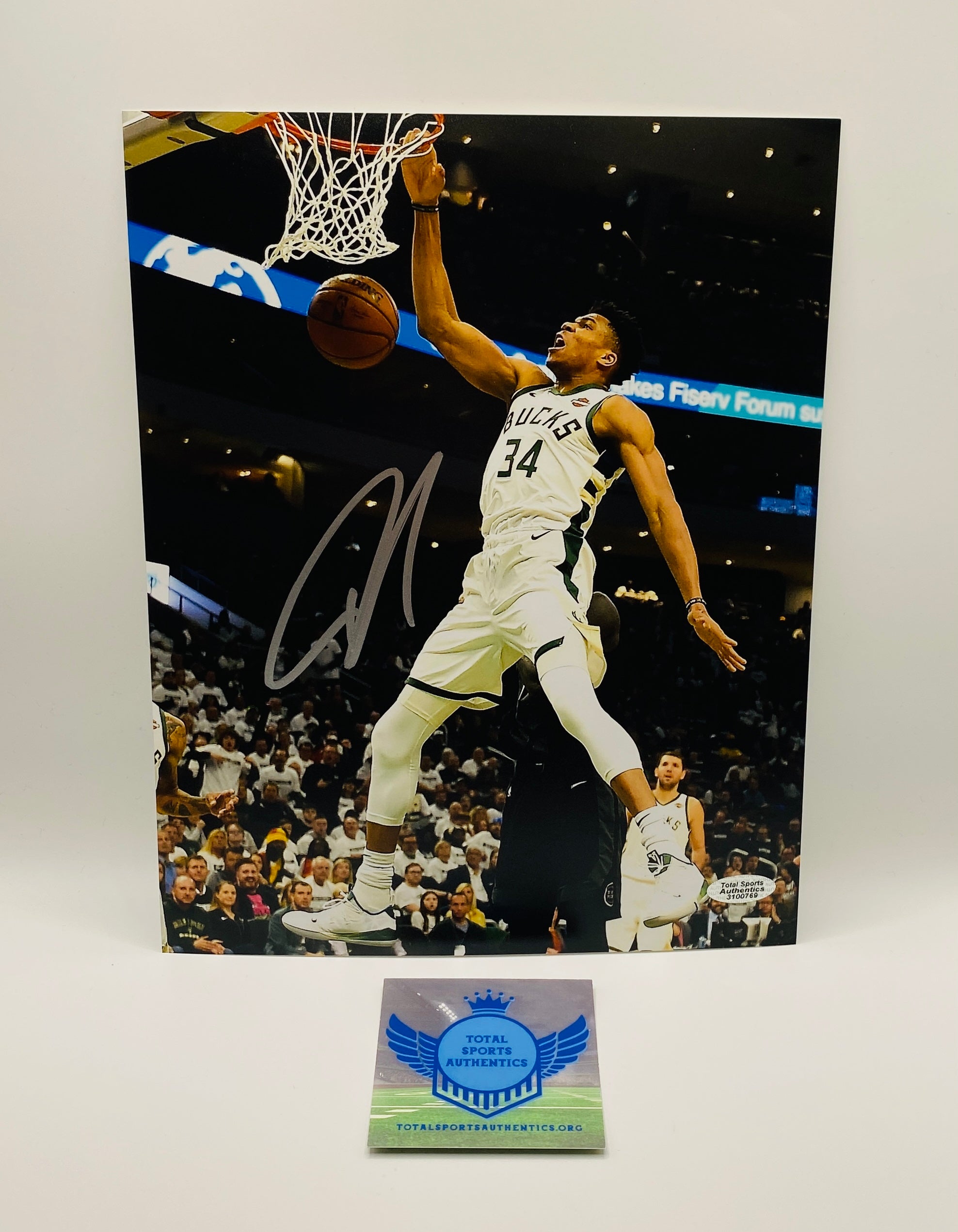 Giannis Antetokounmpo Signed 8x10 Photo With COA (3100769) (Bucks)