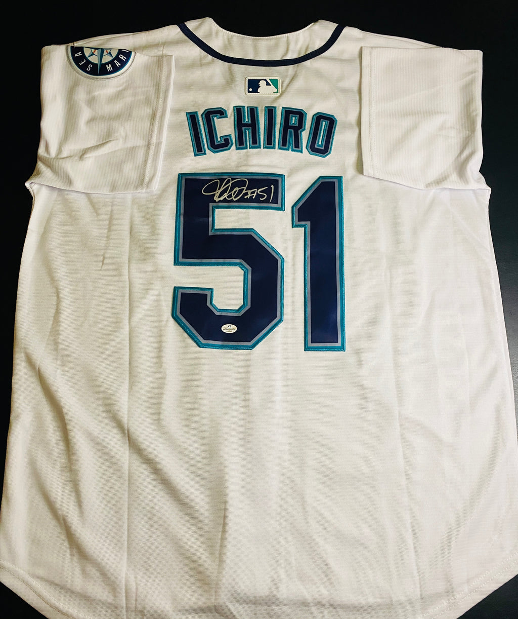 Ichiro Suzuki Signed Jersey With COA (A52880) (Mariners)