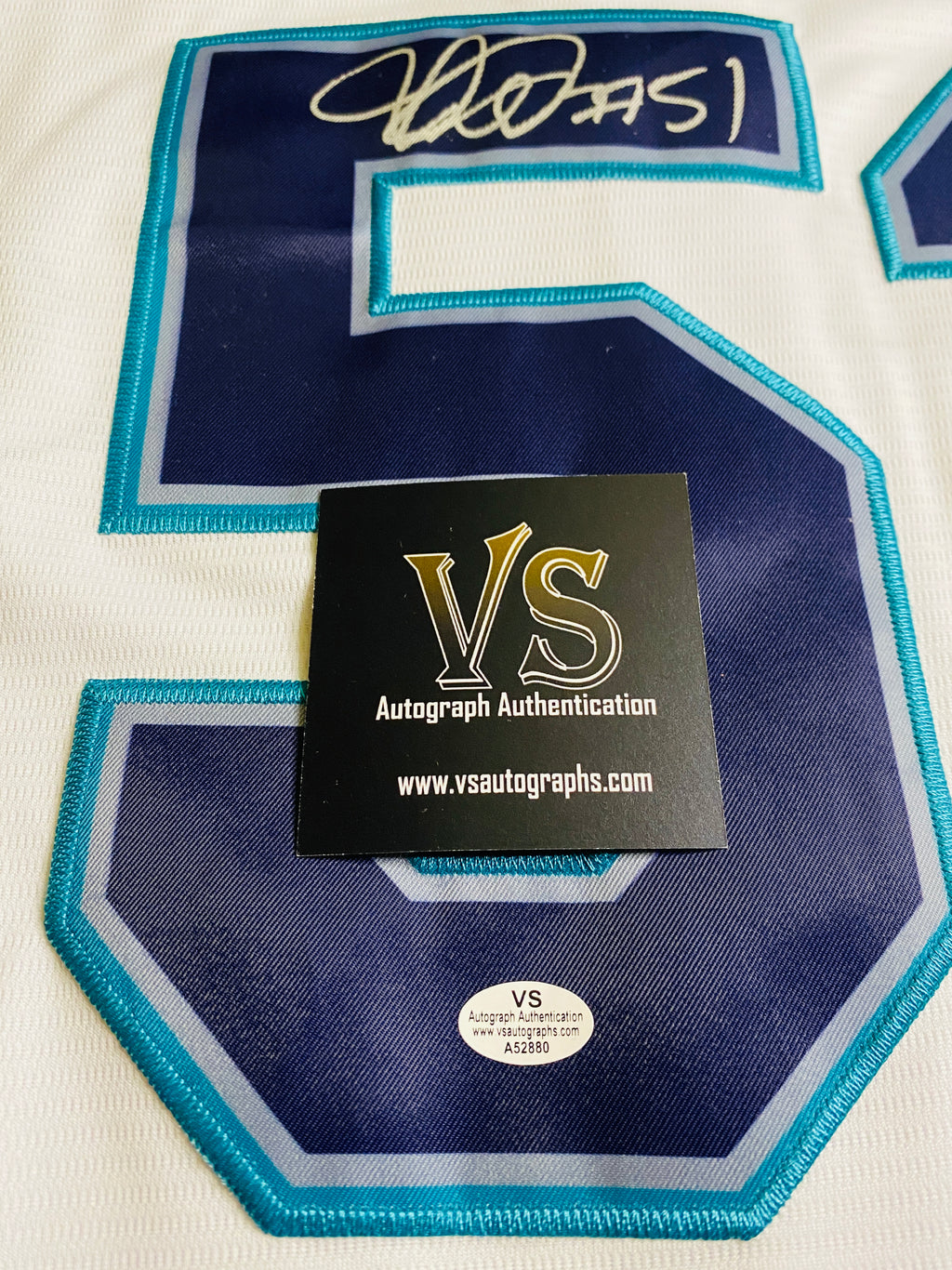 Ichiro Suzuki Signed Jersey With COA (A52880) (Mariners)