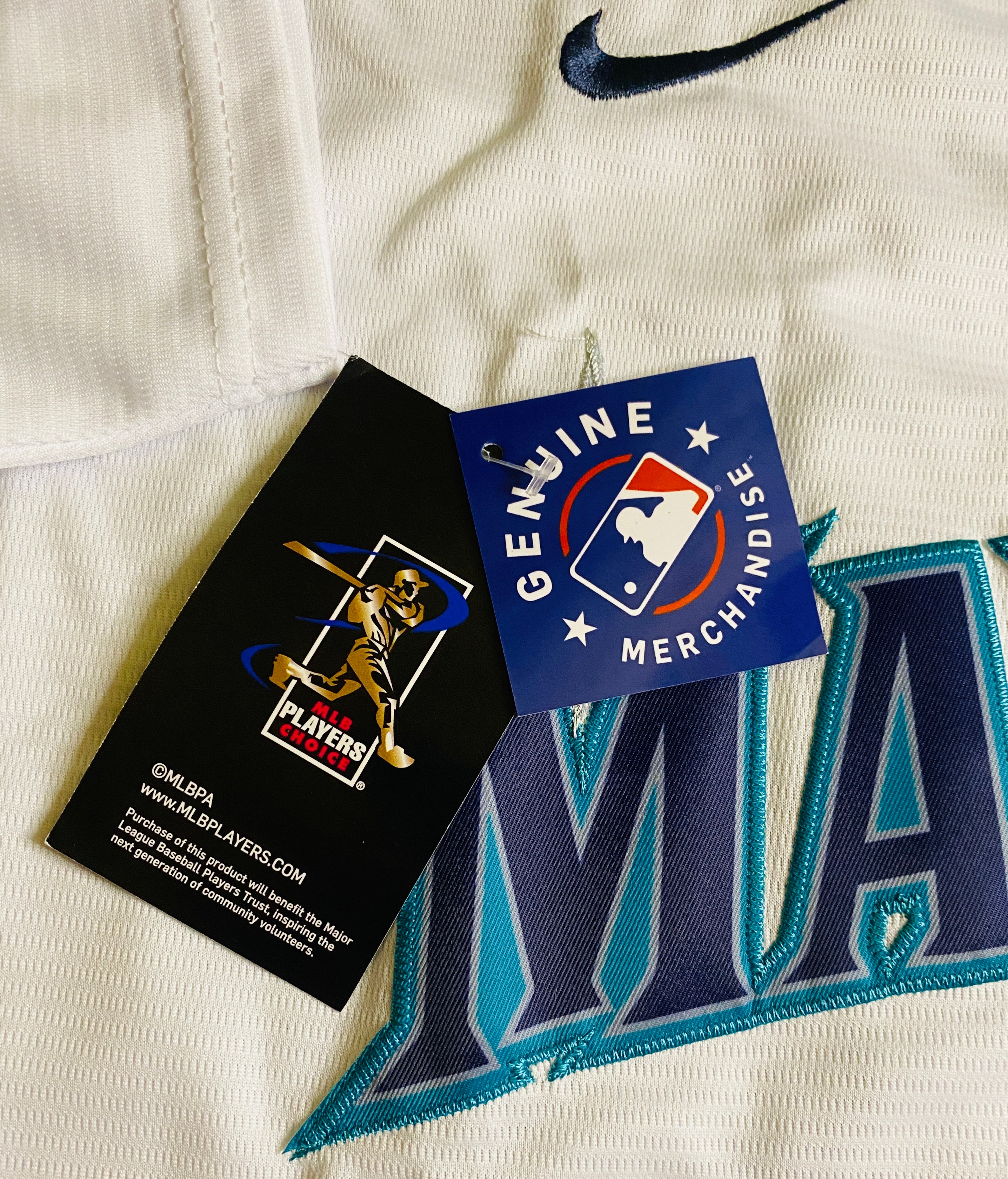 Ichiro Suzuki Signed Jersey With COA (A52880) (Mariners)