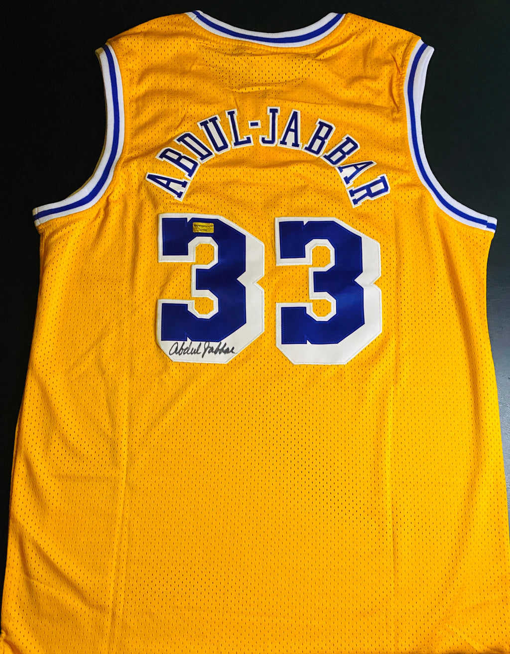 Kareem Abdul-Jabbar Signed Jersey With COA (121665) (Lakers)