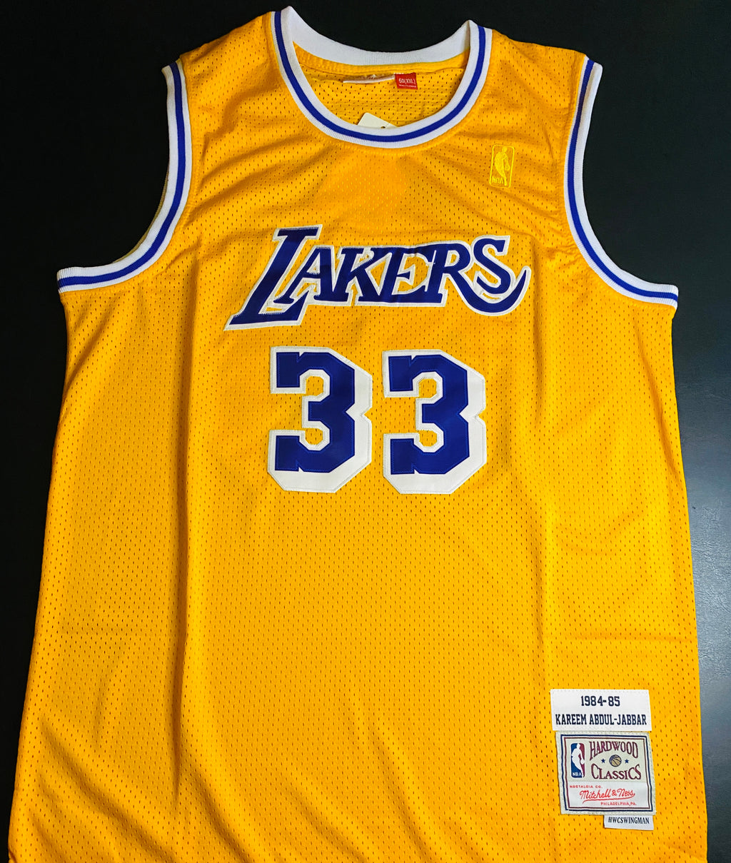 Kareem Abdul-Jabbar Signed Jersey With COA (121665) (Lakers)