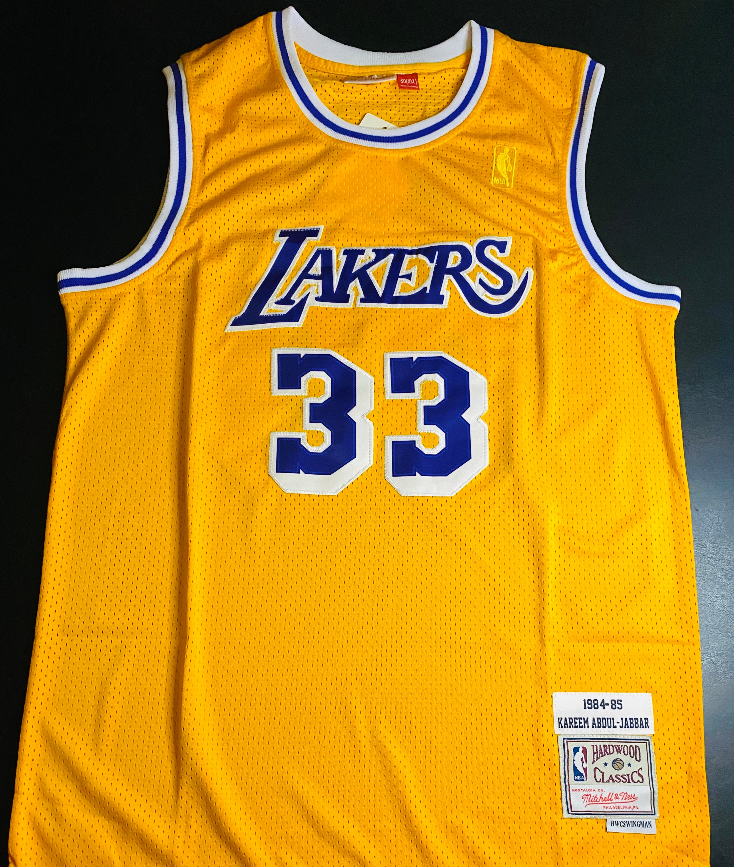 Kareem Abdul-Jabbar Signed Jersey With COA (121665) (Lakers)