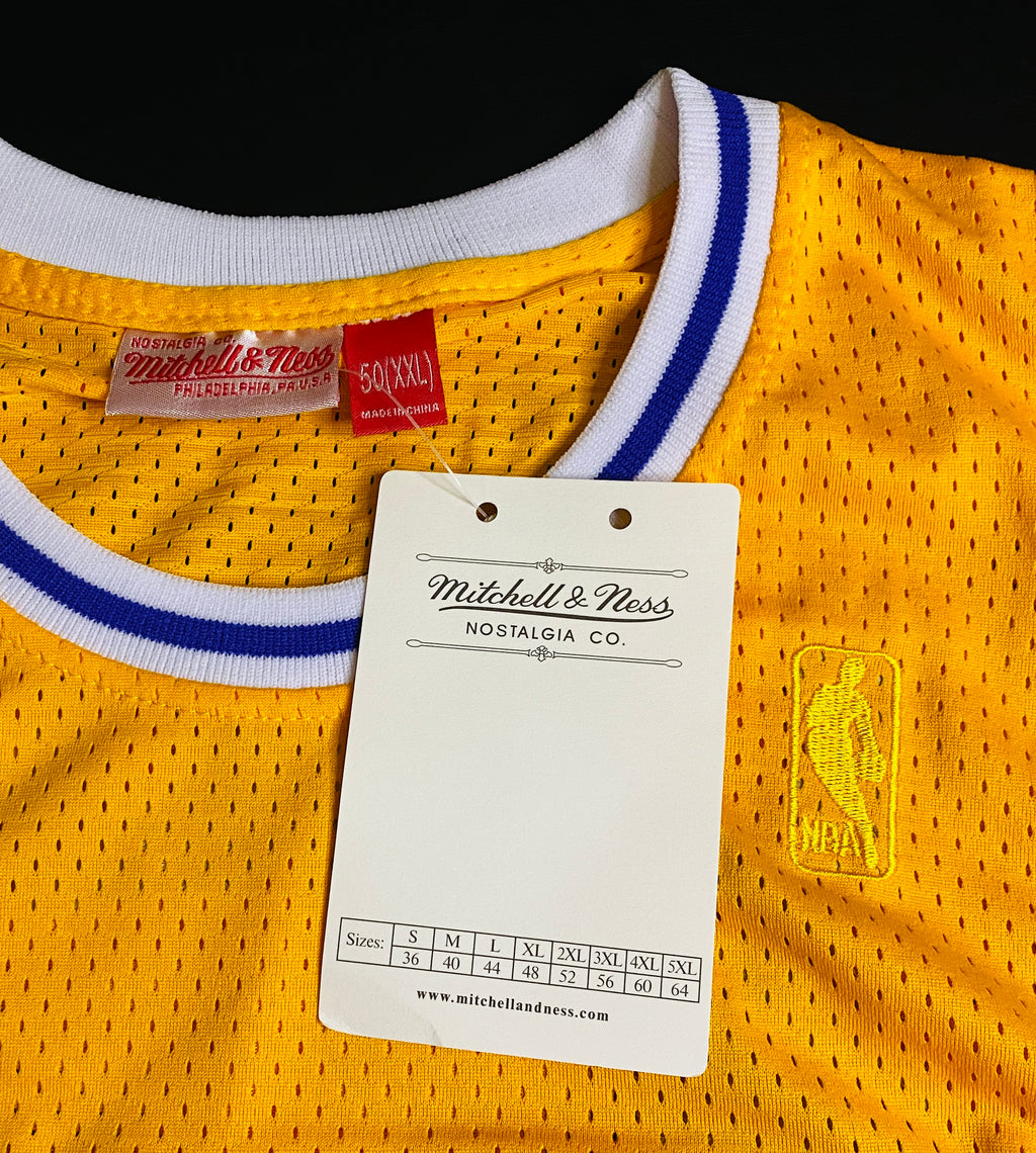Kareem Abdul-Jabbar Signed Jersey With COA (121665) (Lakers)