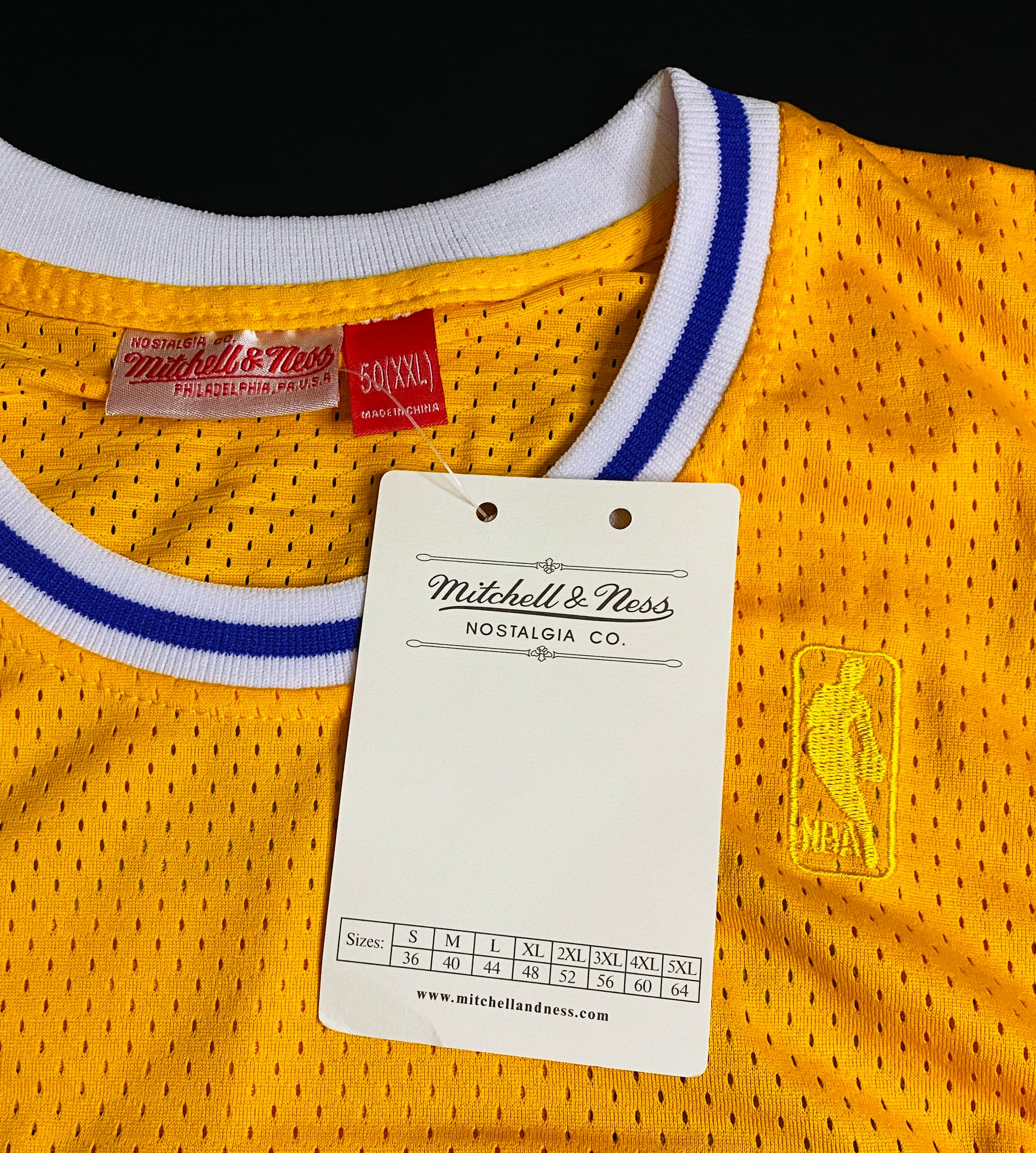Kareem Abdul-Jabbar Signed Jersey With COA (121665) (Lakers)