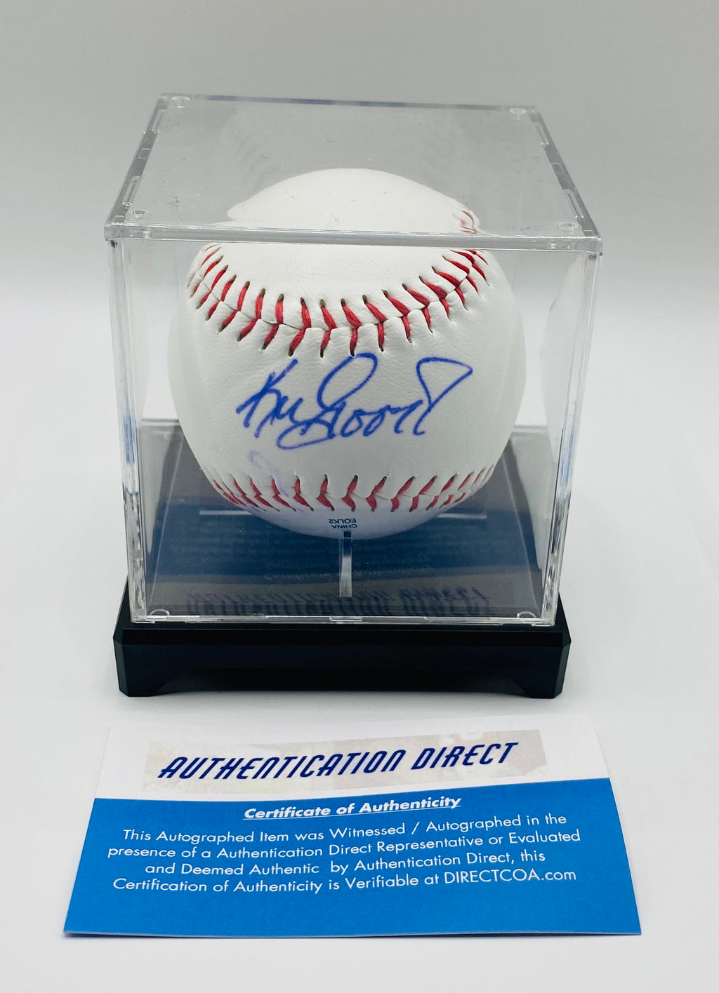 Ken Griffey Jr. Signed Baseball In Case With COA (2372499) (Mariners, Reds)