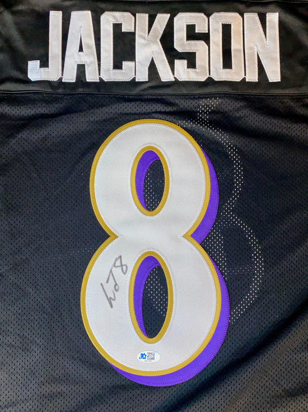 Lamar Jackson Signed Jersey With COA (501781) (Ravens)