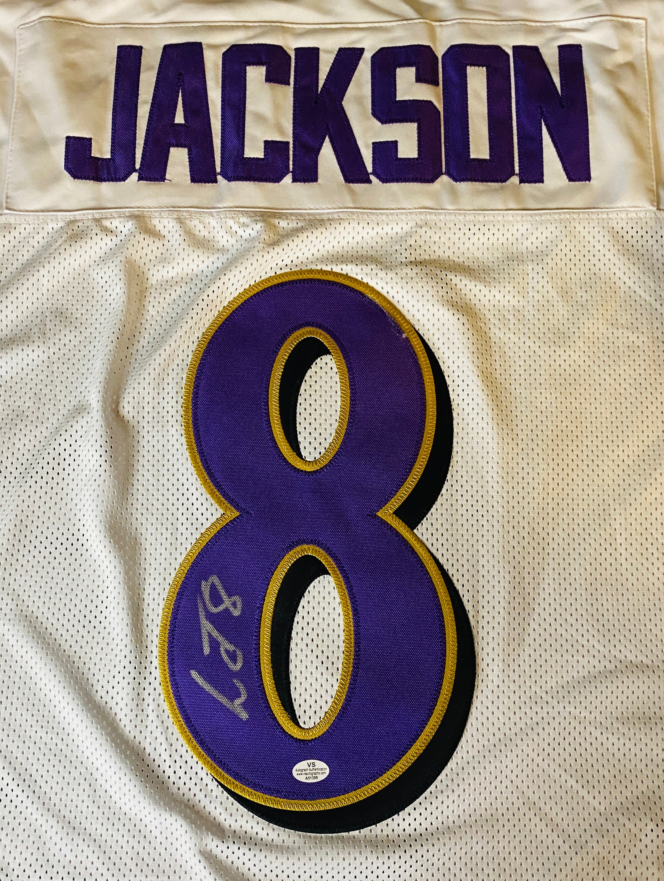 Lamar Jackson Signed Jersey With COA (A51399) (Ravens)