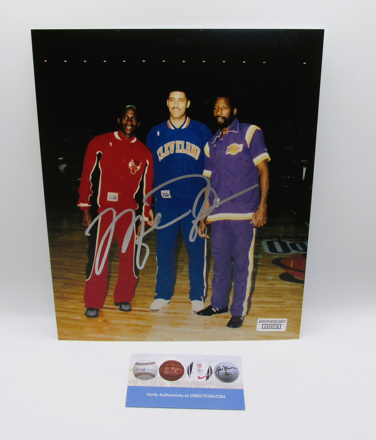 Michael Jordan Signed 8x10 Photo With COA (2370712) (Bulls)