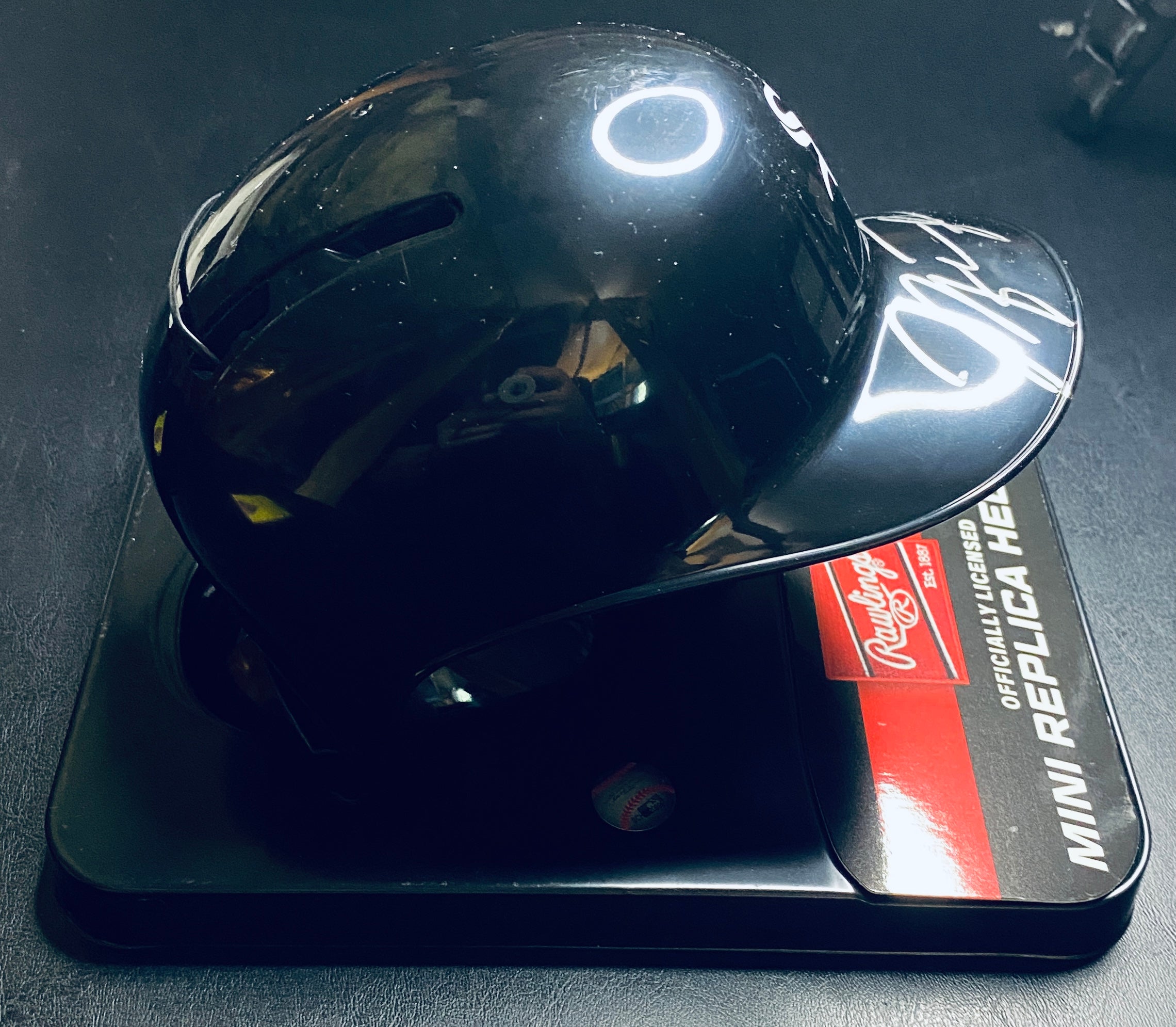 Michael Jordan Signed Mini Helmet With COA (130634) (White Sox)
