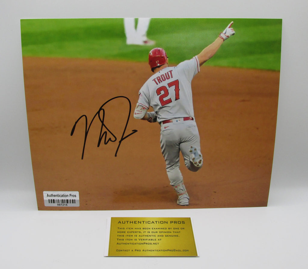 Mike Trout Signed 8x10 Photo With COA (987215) (Angels)