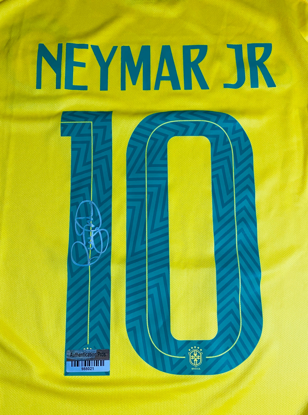 Neymar Jr Signed Jersey With COA (988021) (Brazil)