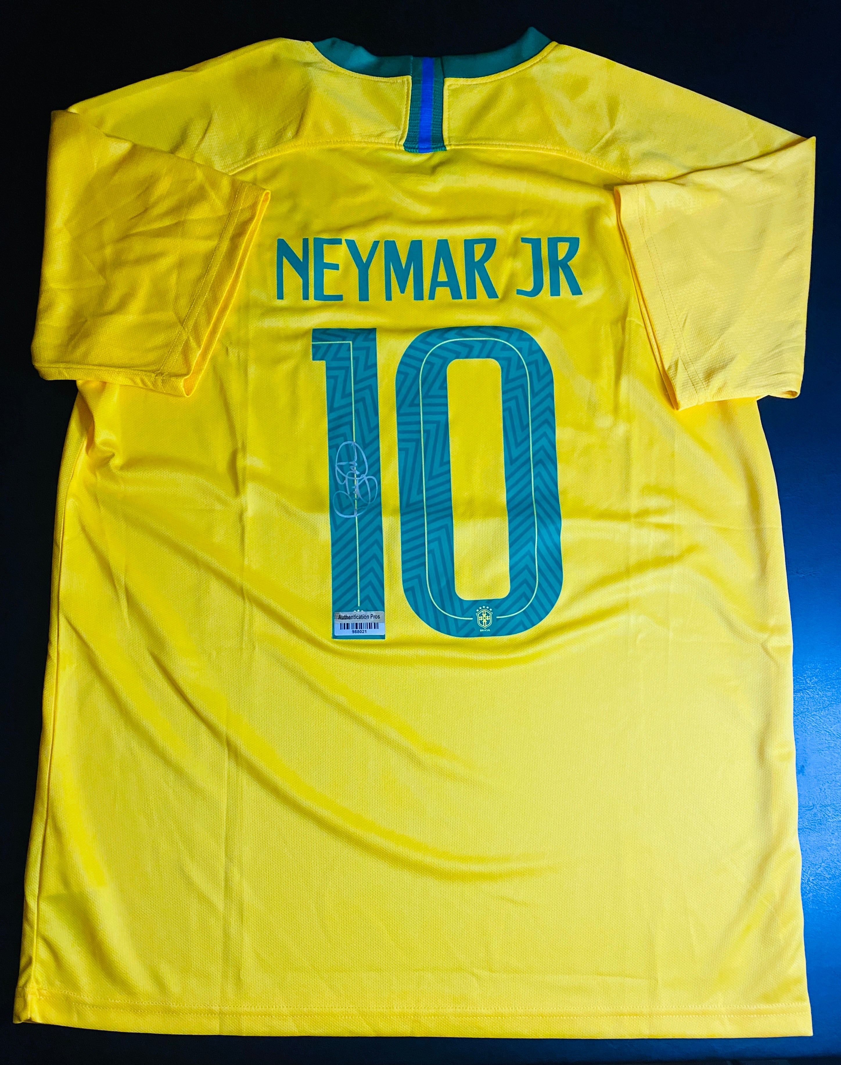 Neymar Jr Signed Jersey With COA (988021) (Brazil)