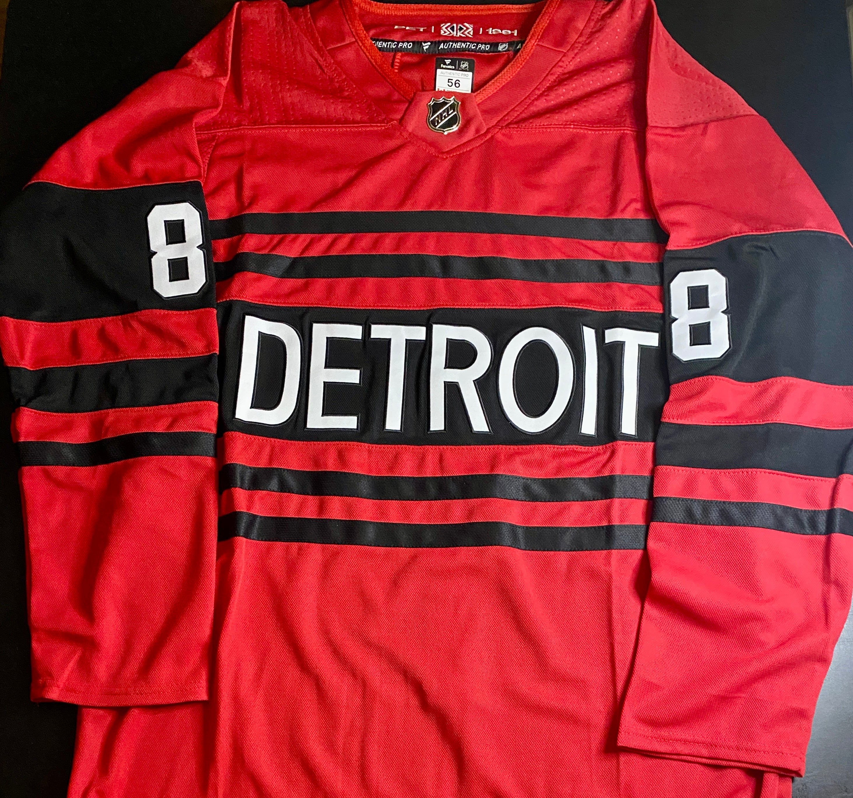 Patrick Kane Signed Jersey With COA (A53339) (Red Wings)