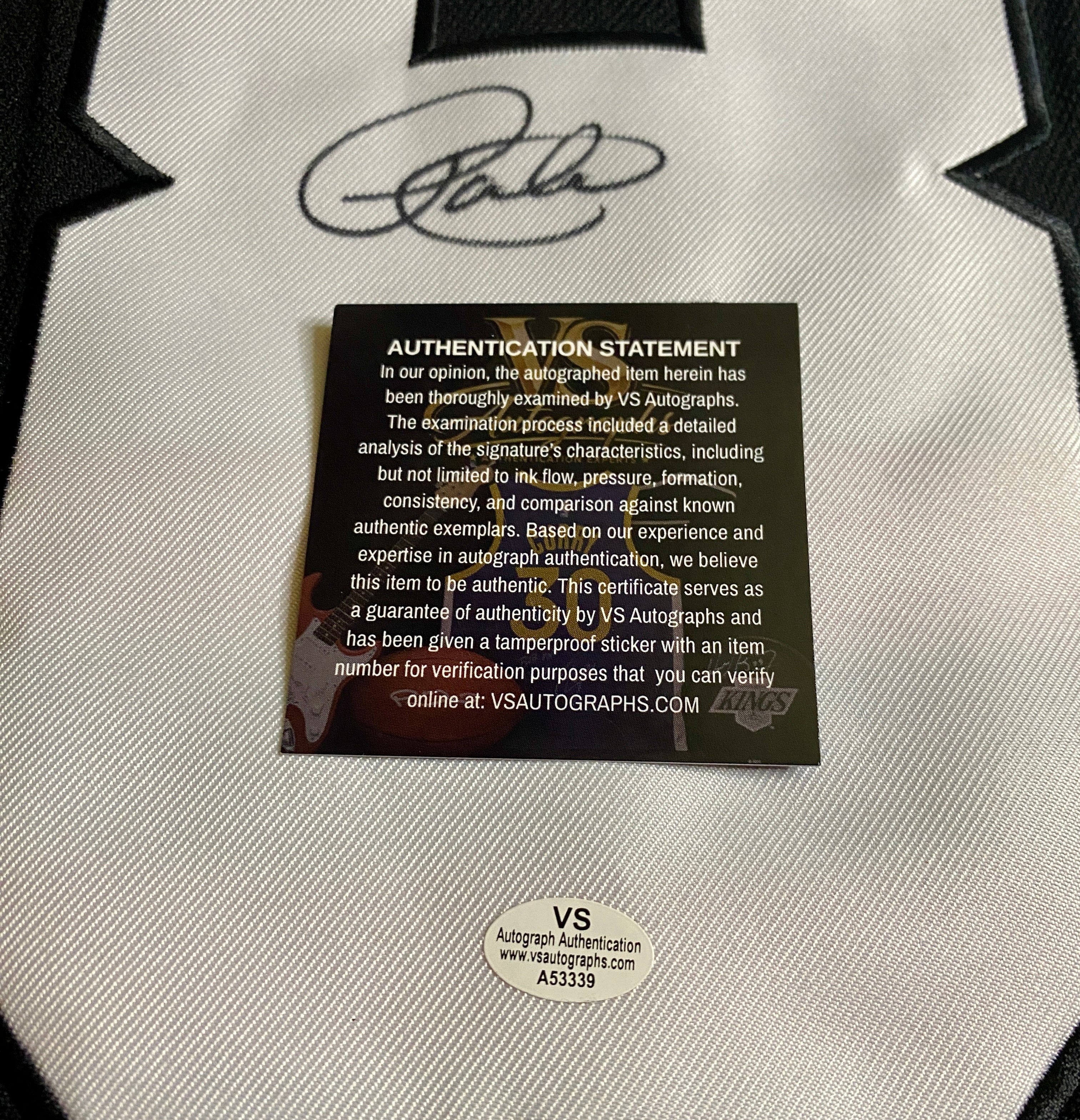 Patrick Kane Signed Jersey With COA (A53339) (Red Wings)