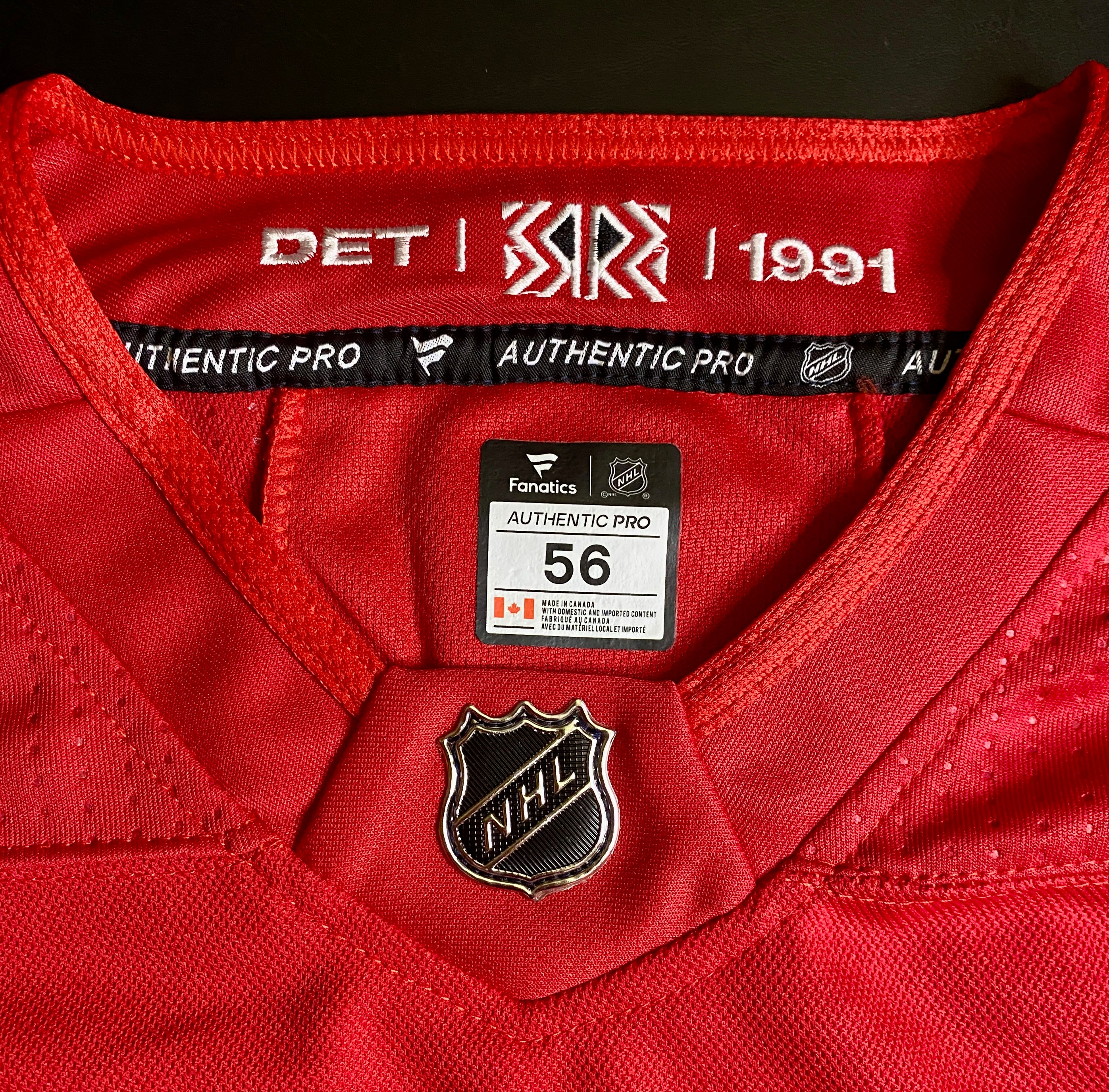 Patrick Kane Signed Jersey With COA (A53339) (Red Wings)