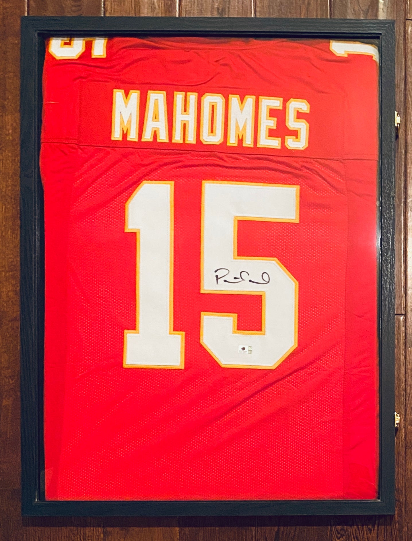 Patrick Mahomes Signed and Framed Jersey With COA (GV912217) (Chiefs)