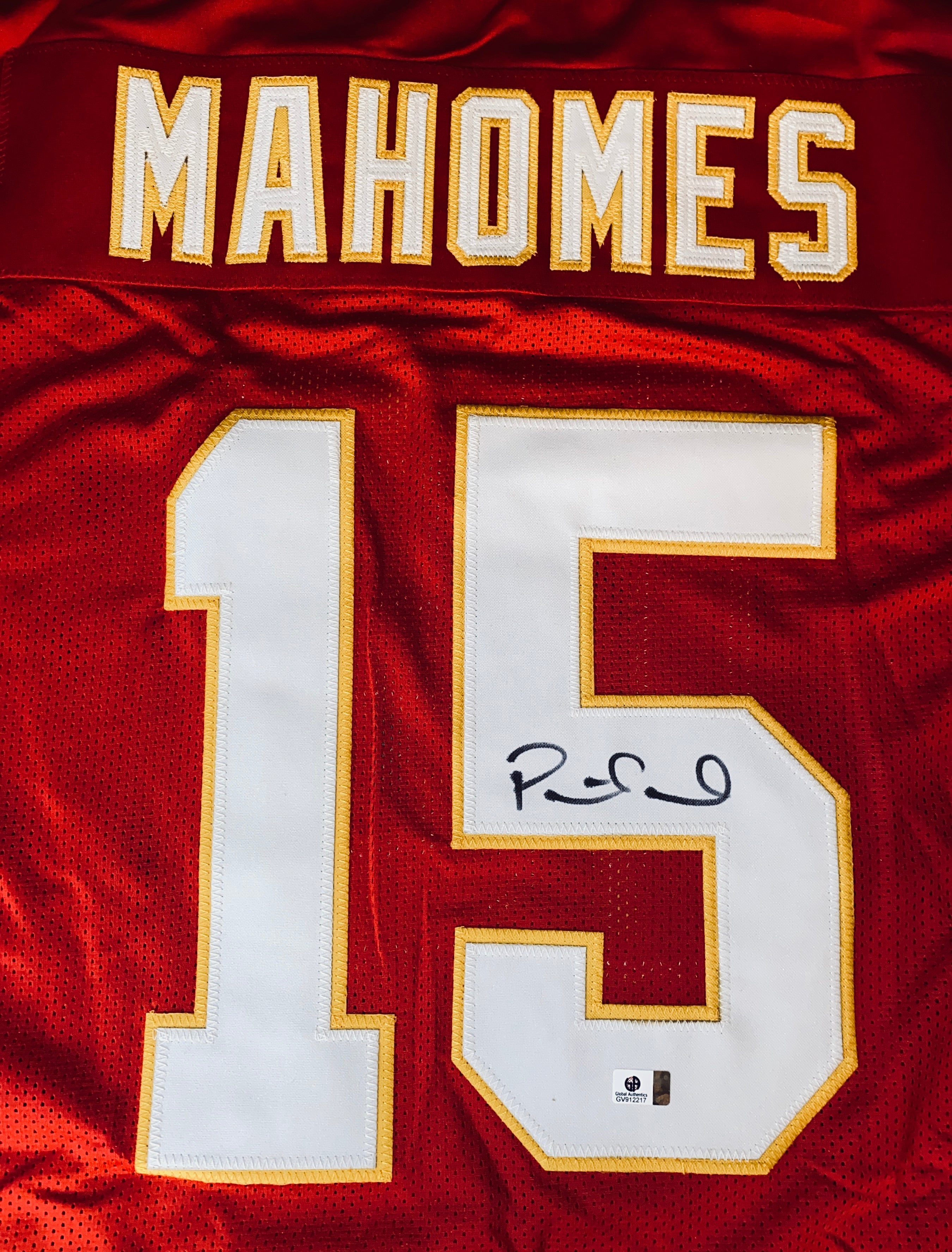 Patrick Mahomes Signed and Framed Jersey With COA (GV912217) (Chiefs)