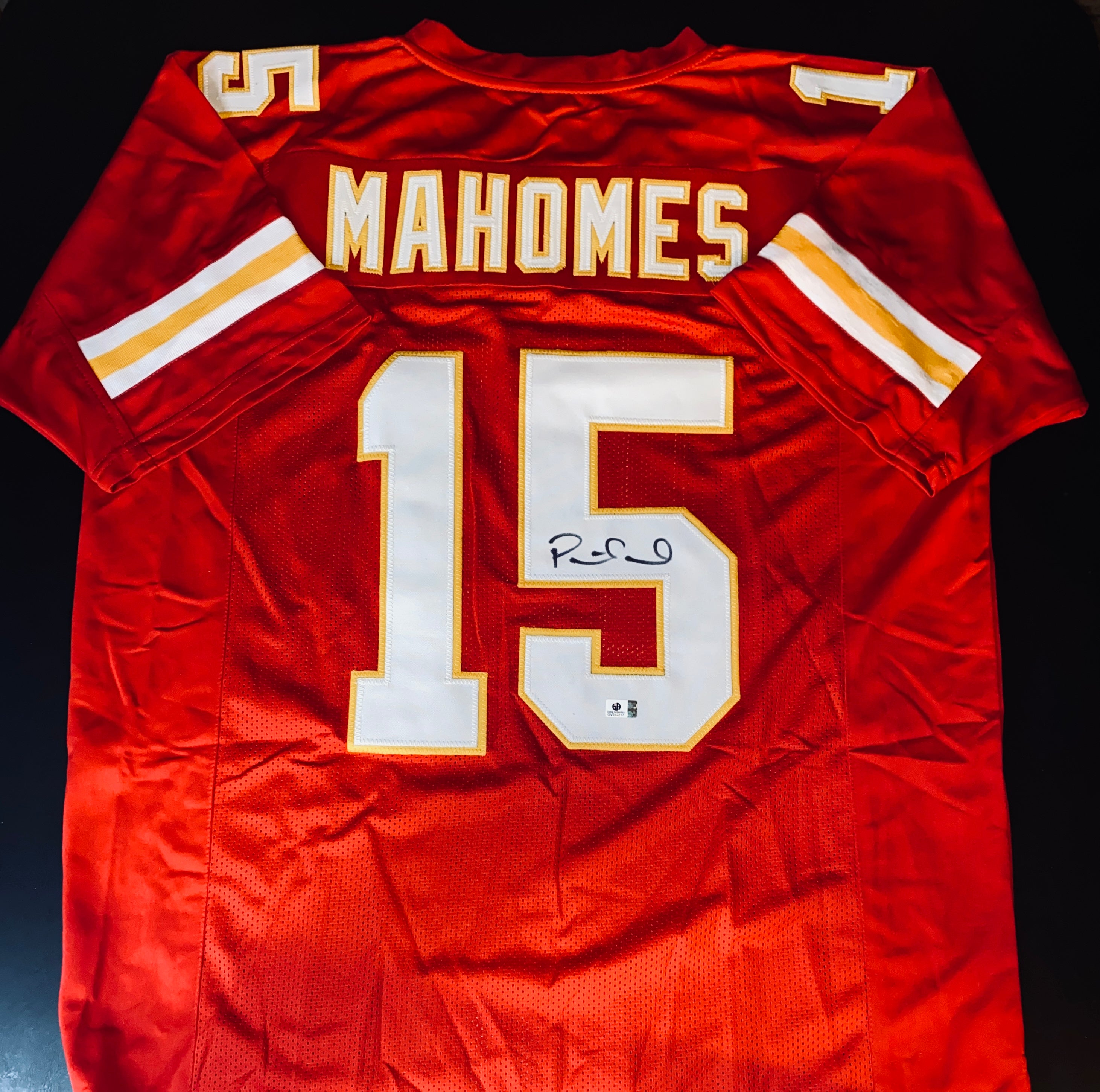 Patrick Mahomes Signed and Framed Jersey With COA (GV912217) (Chiefs)