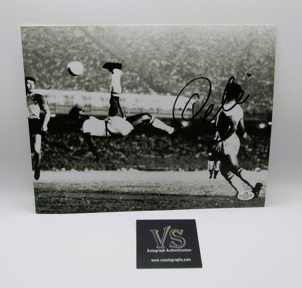 Pele Signed 8x10 Photo with COA (A52271)