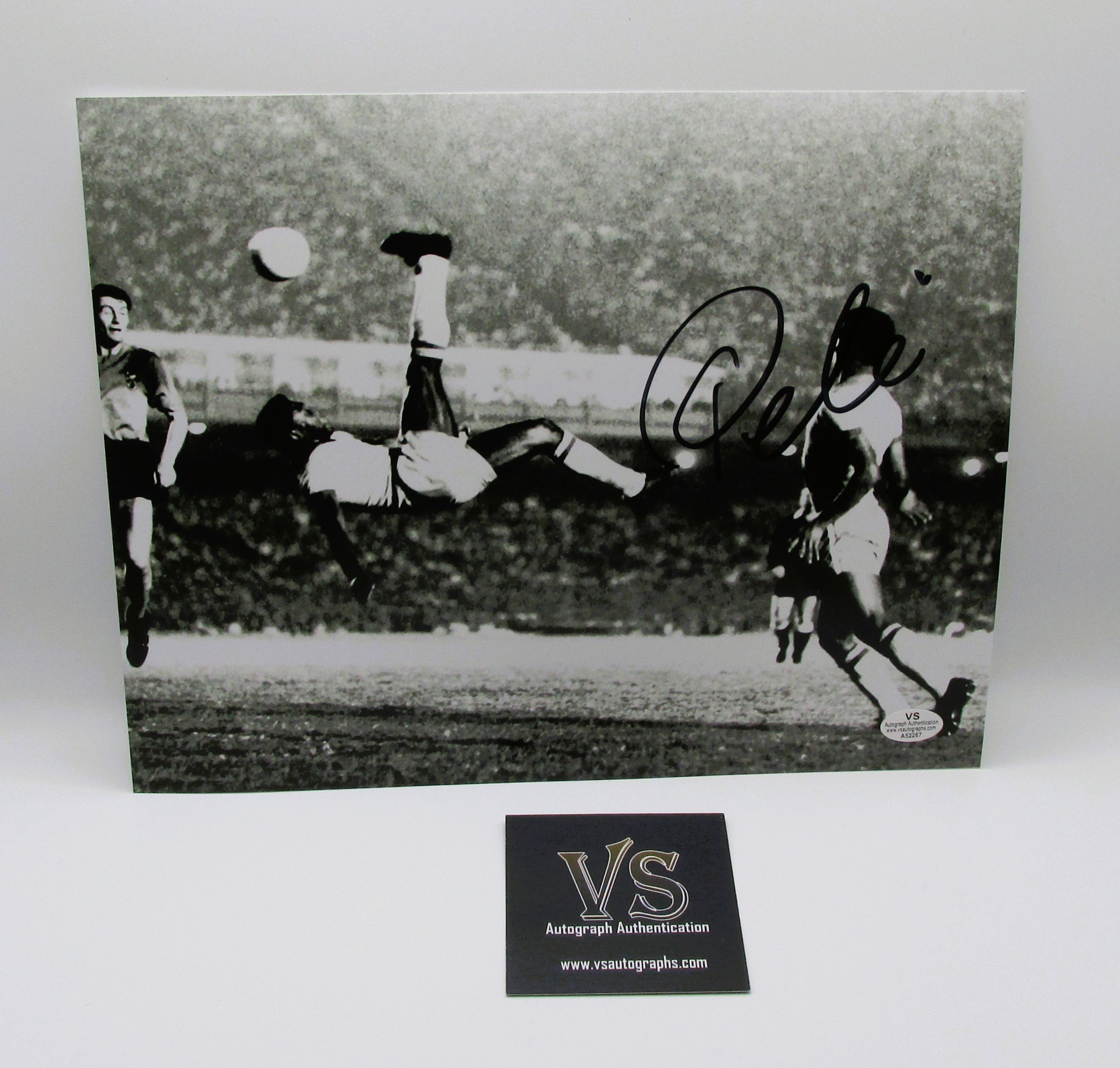 Pele Signed 8x10 Photo with COA (A52271)
