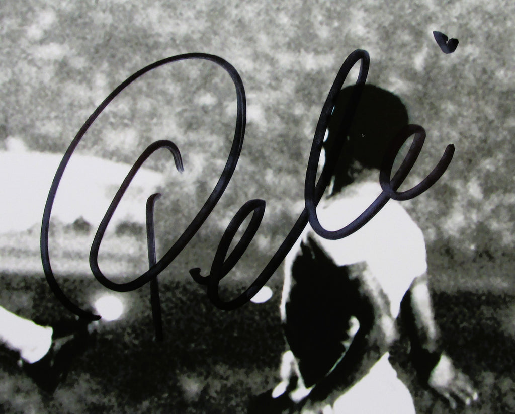 Pele Signed 8x10 Photo with COA (A52271)