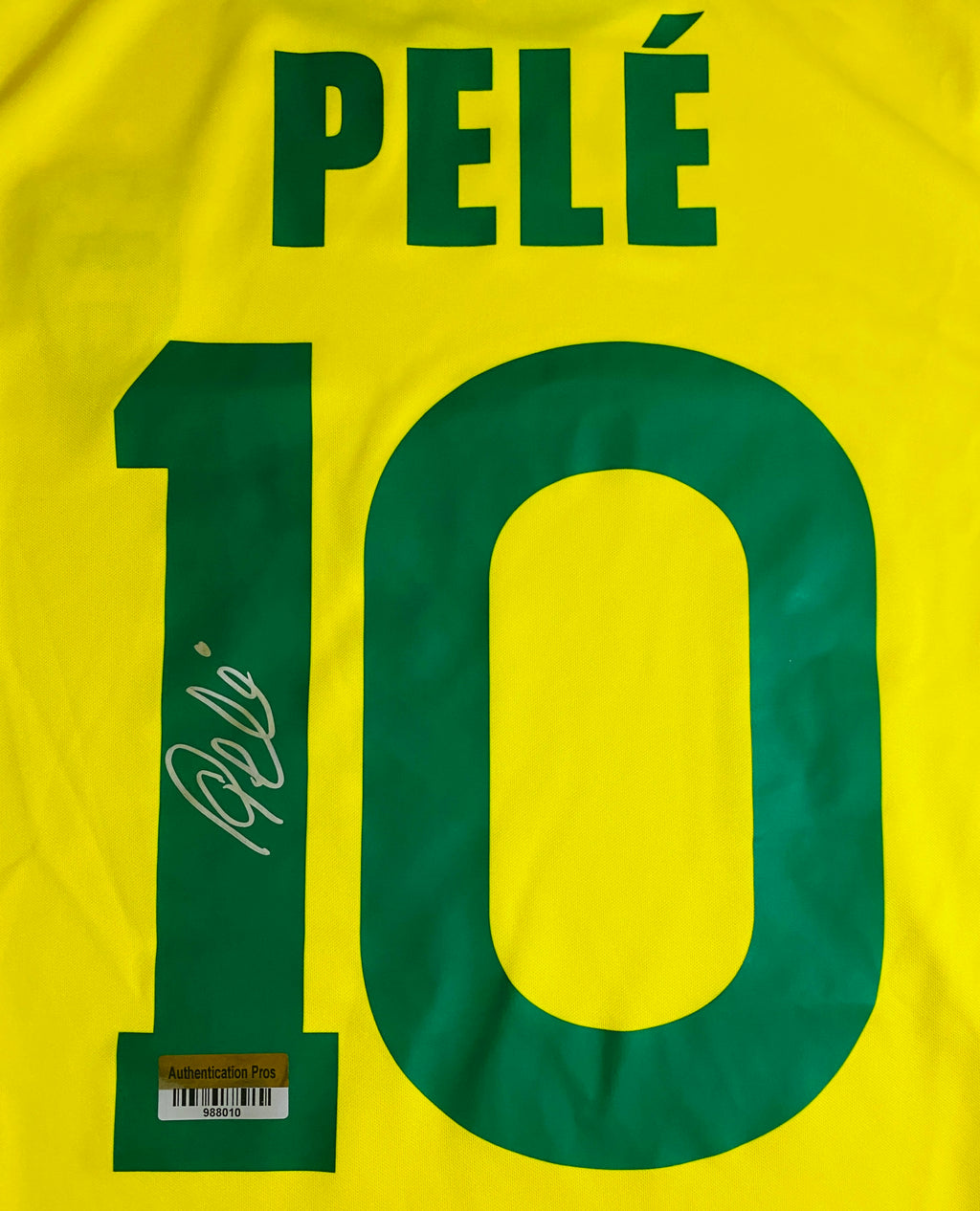Pele Signed Jersey With COA (988010) (Brazil)