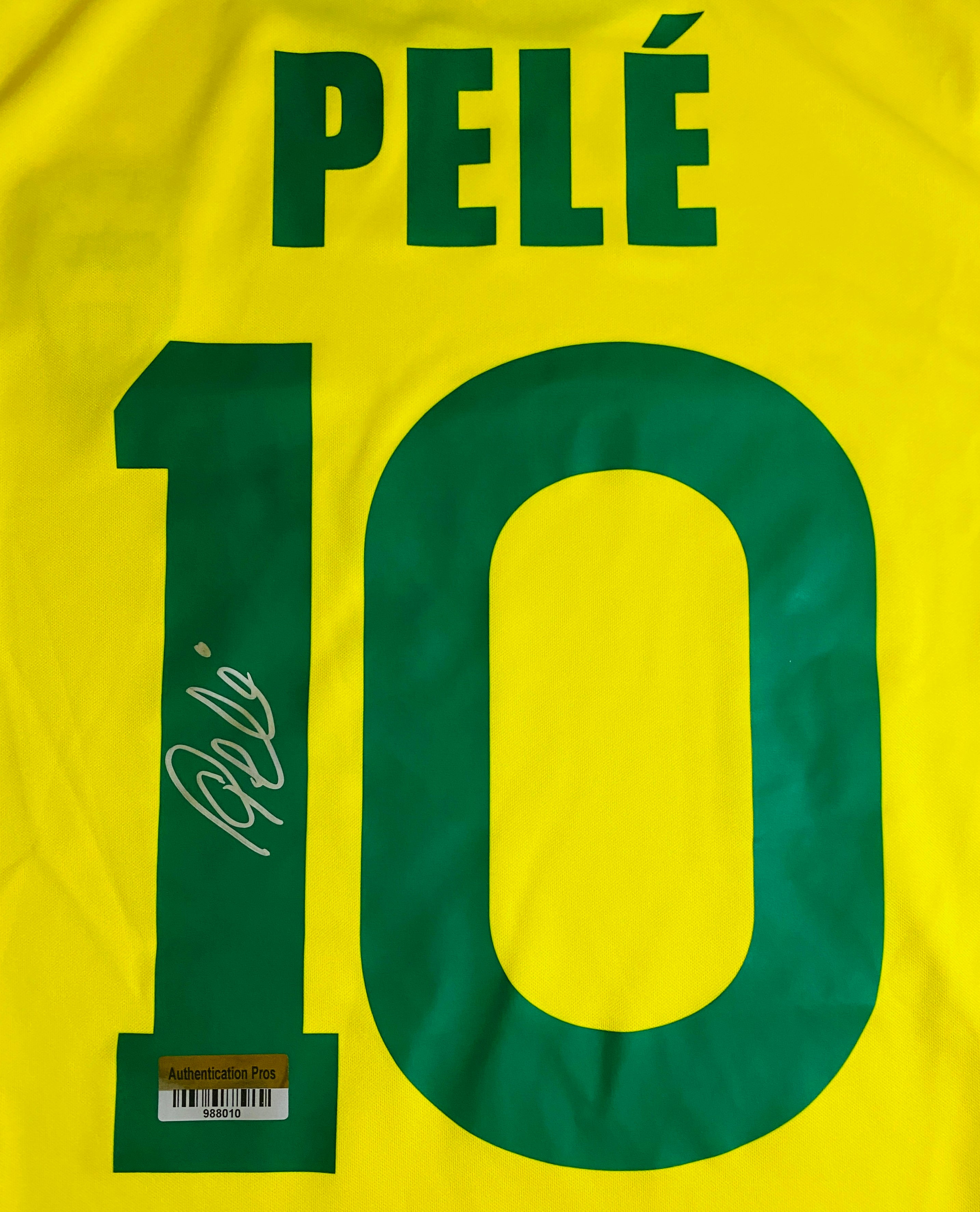 Pele Signed Jersey With COA (988010) (Brazil)