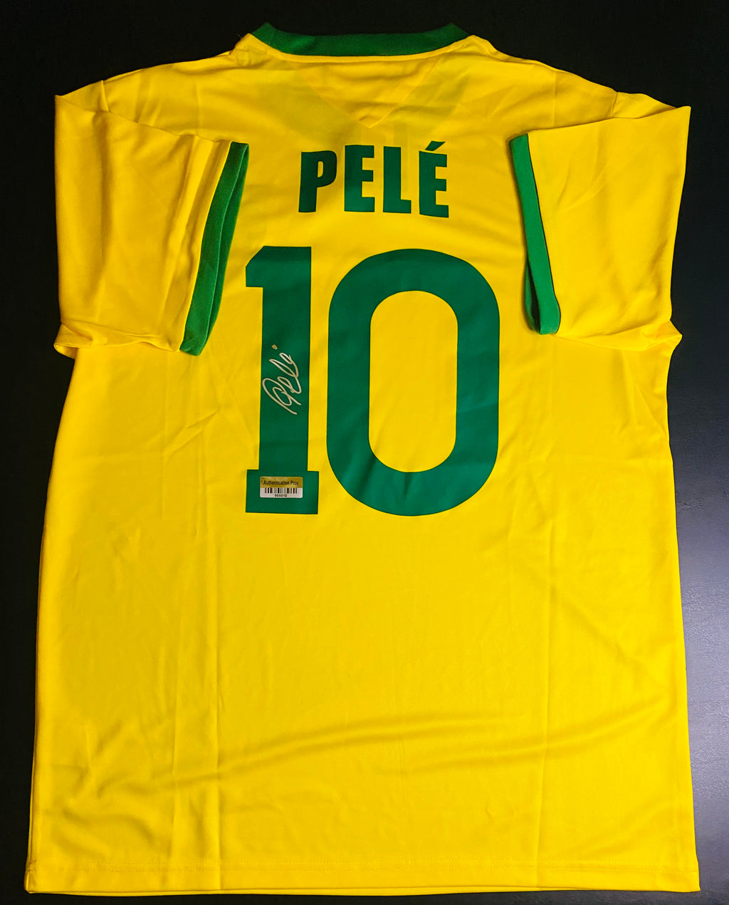 Pele Signed Jersey With COA (988010) (Brazil)