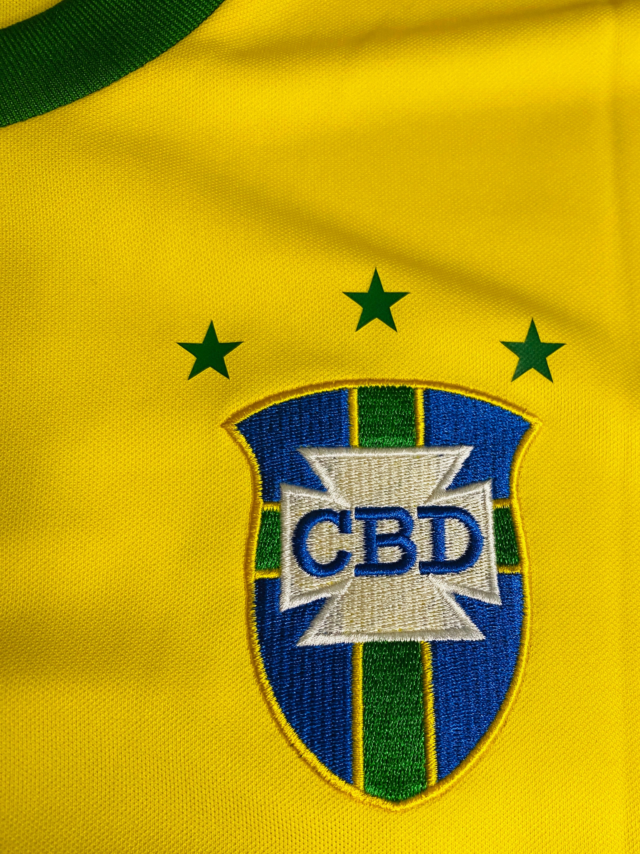 Pele Signed Jersey With COA (988010) (Brazil)