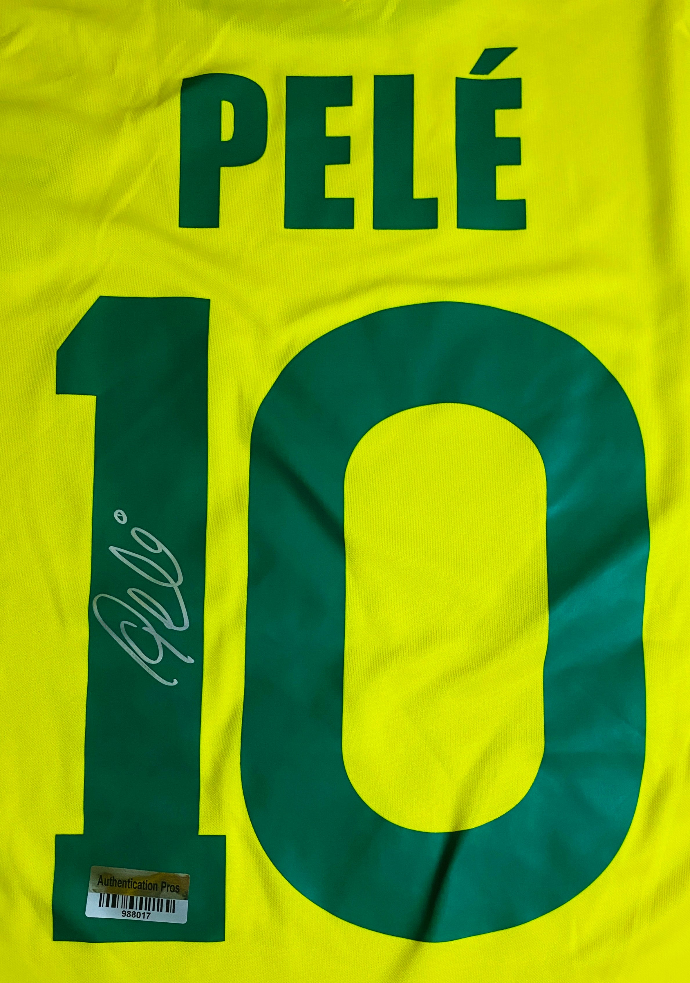 Pele Signed Jersey With COA (988017) (Brazil)