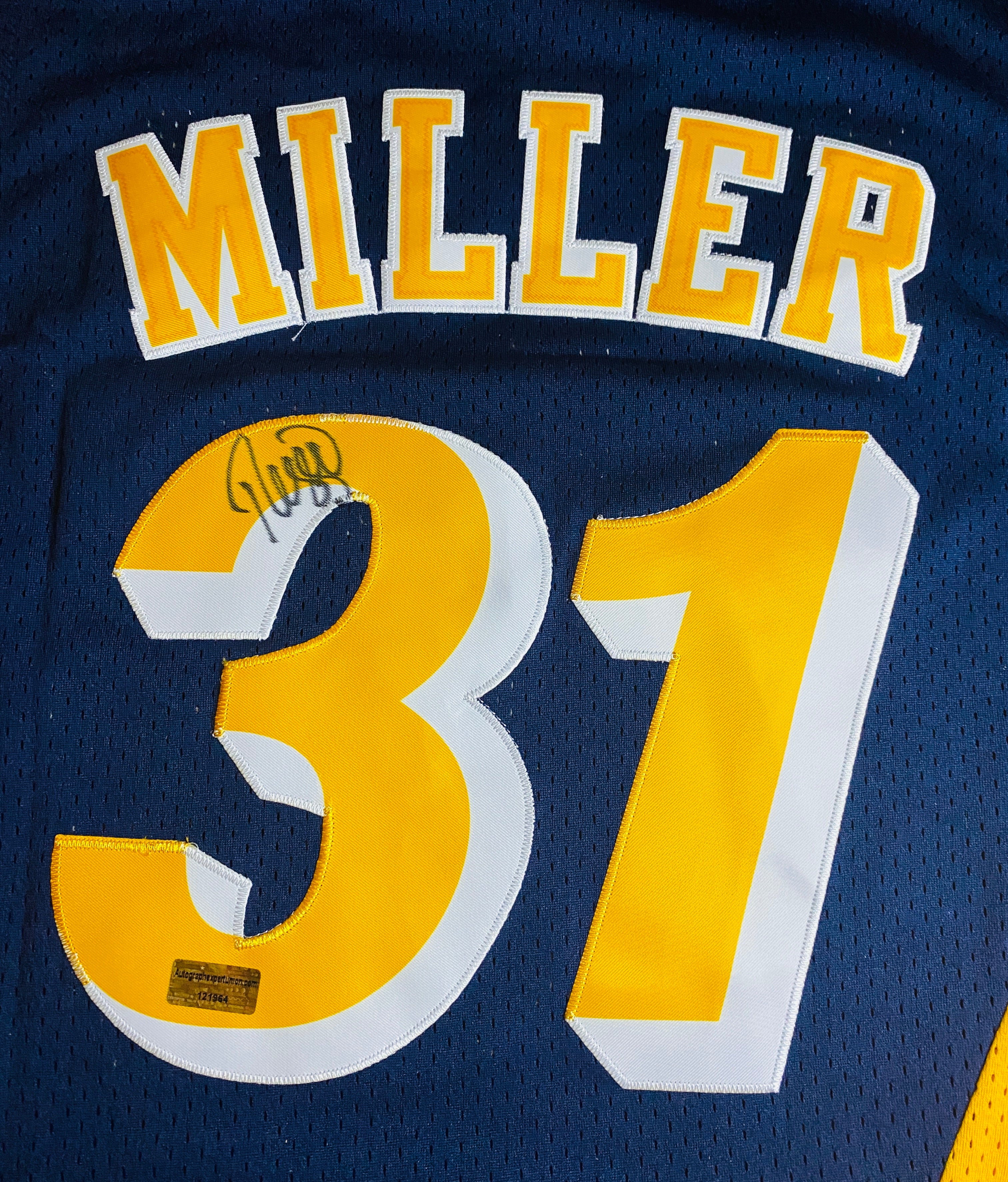 Reggie Miller Signed Jersey With COA (121964) (Pacers)